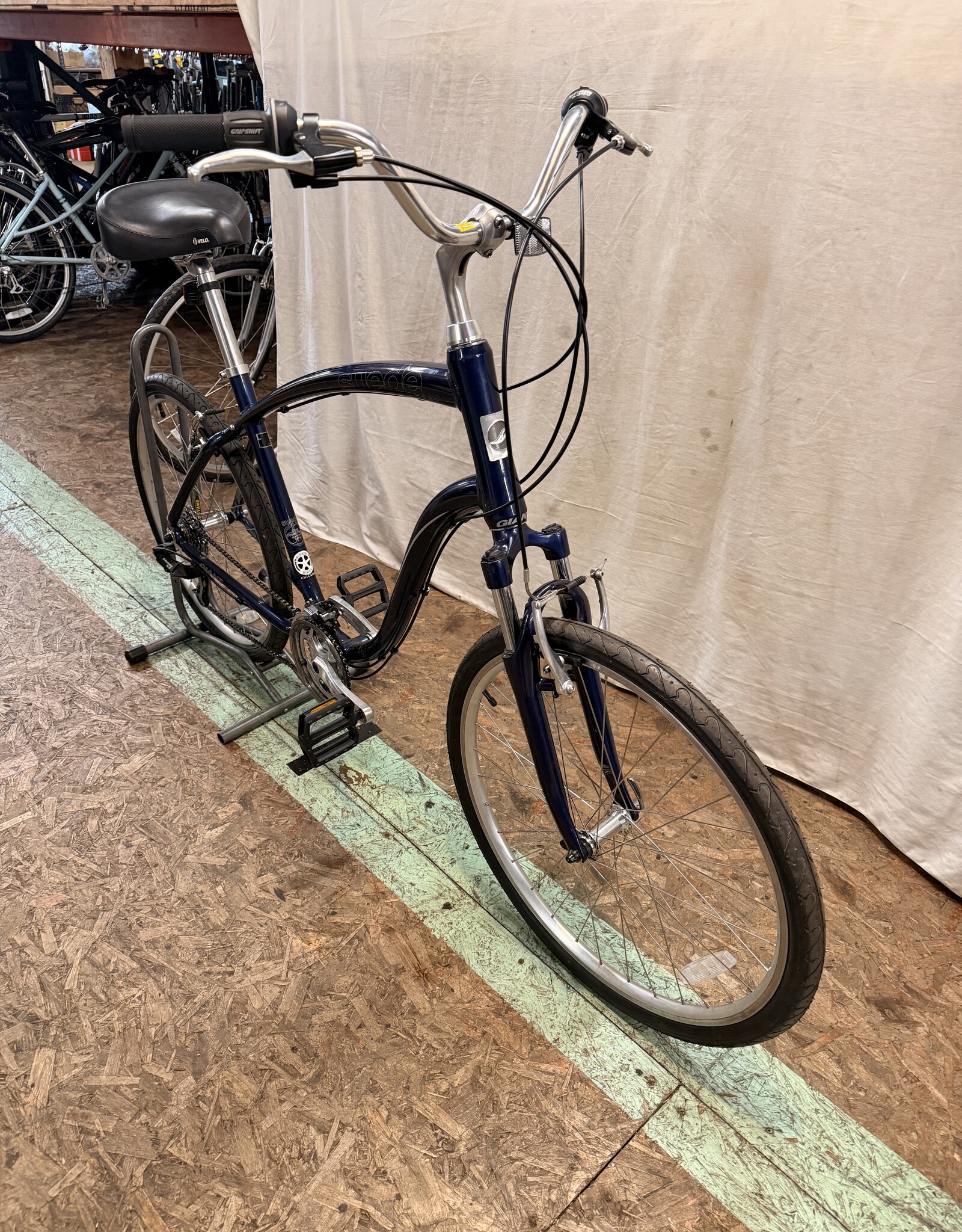 21" Giant Suede (4981) H3L