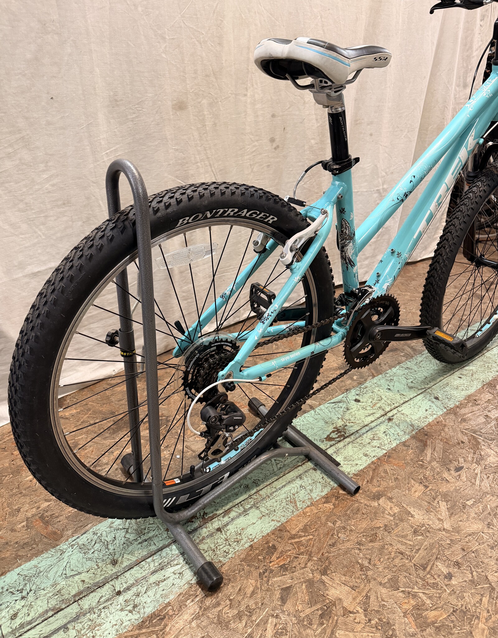 16" Trek Skye (346G) (H3U)