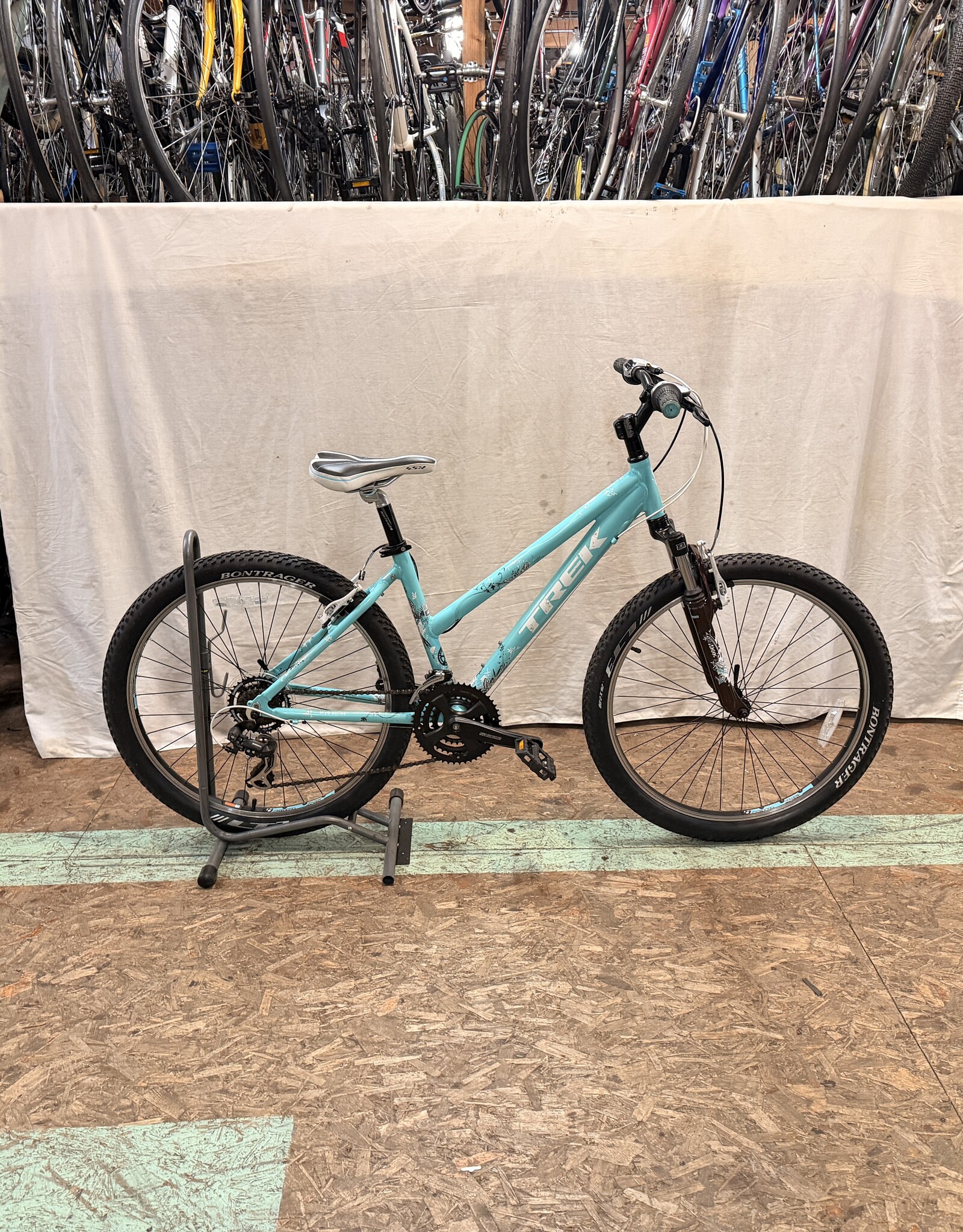 16" Trek Skye (346G) (H3U)