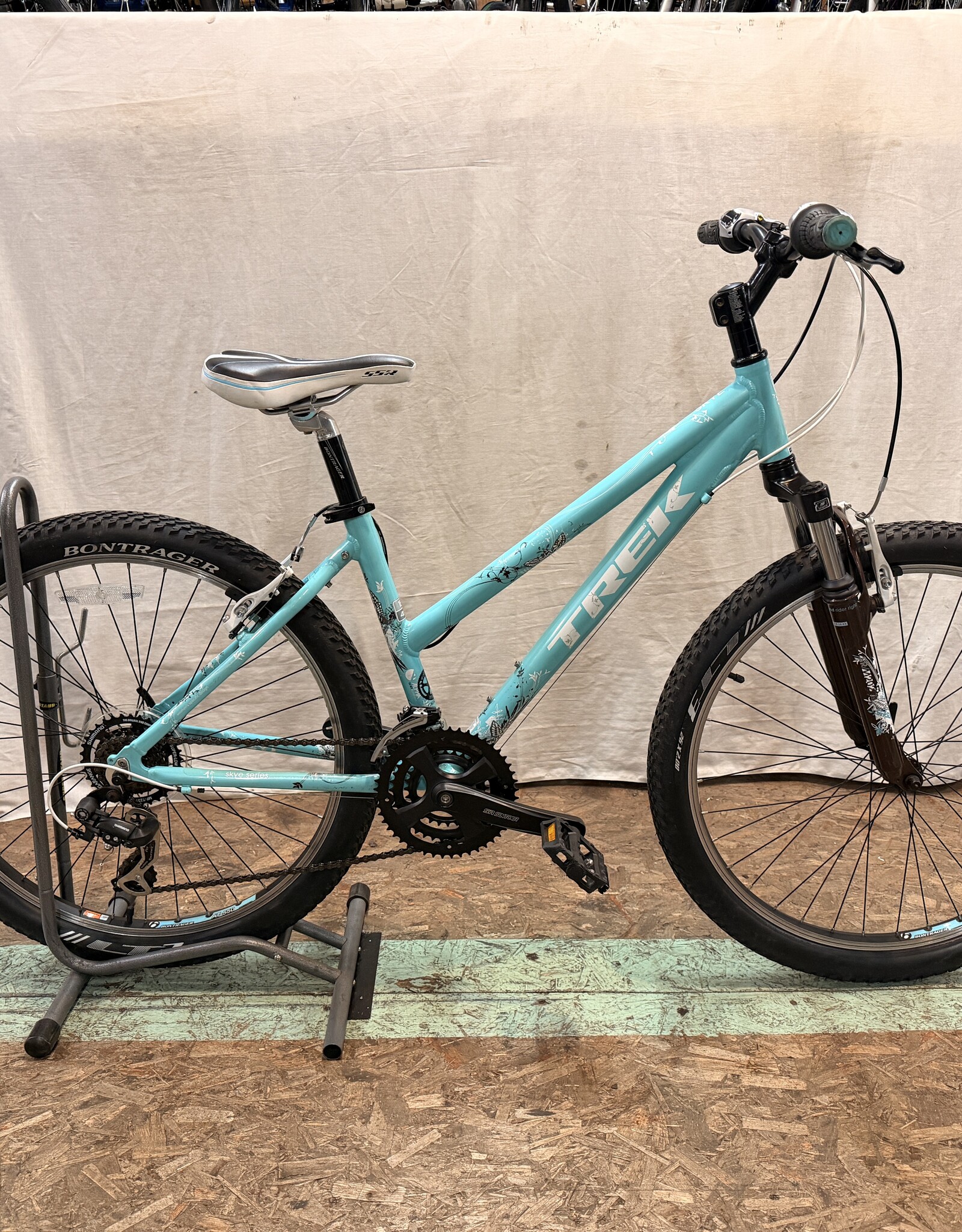 16" Trek Skye (346G) (H3U)