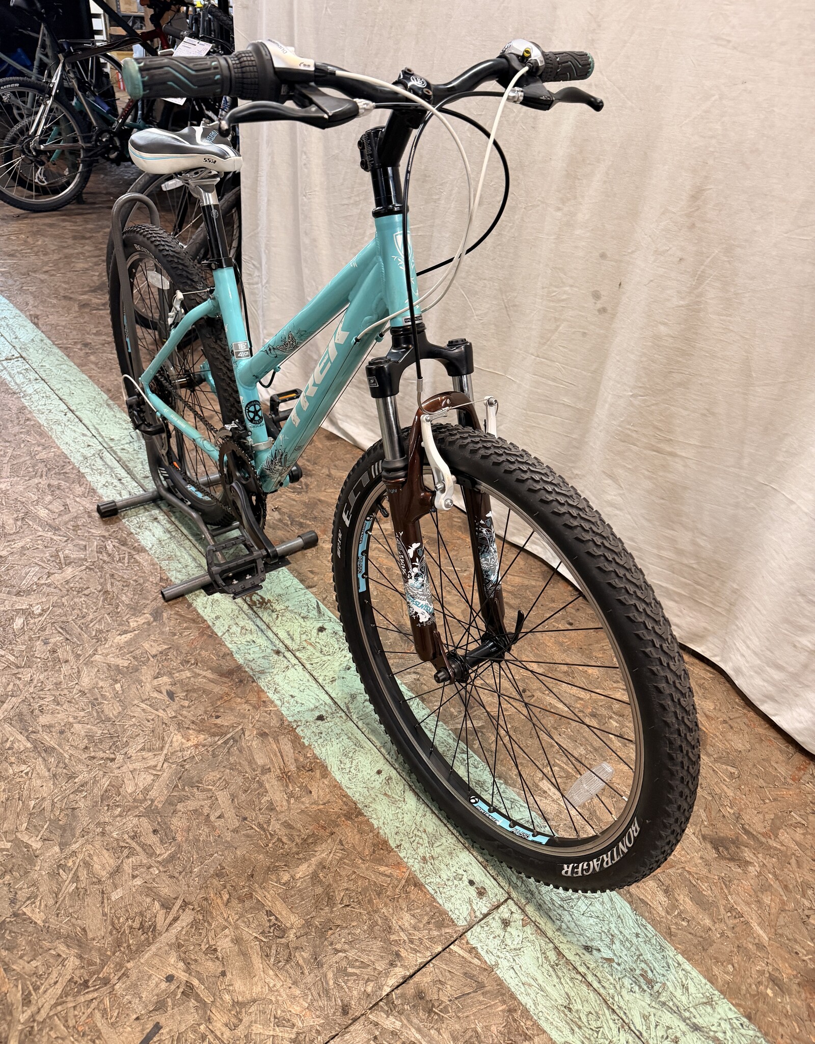 16" Trek Skye (346G) (H3U)