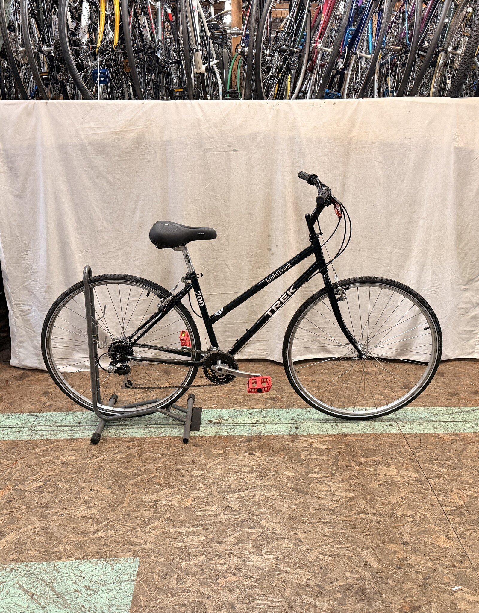 17" Trek Multitrack 700 (4247) H4U