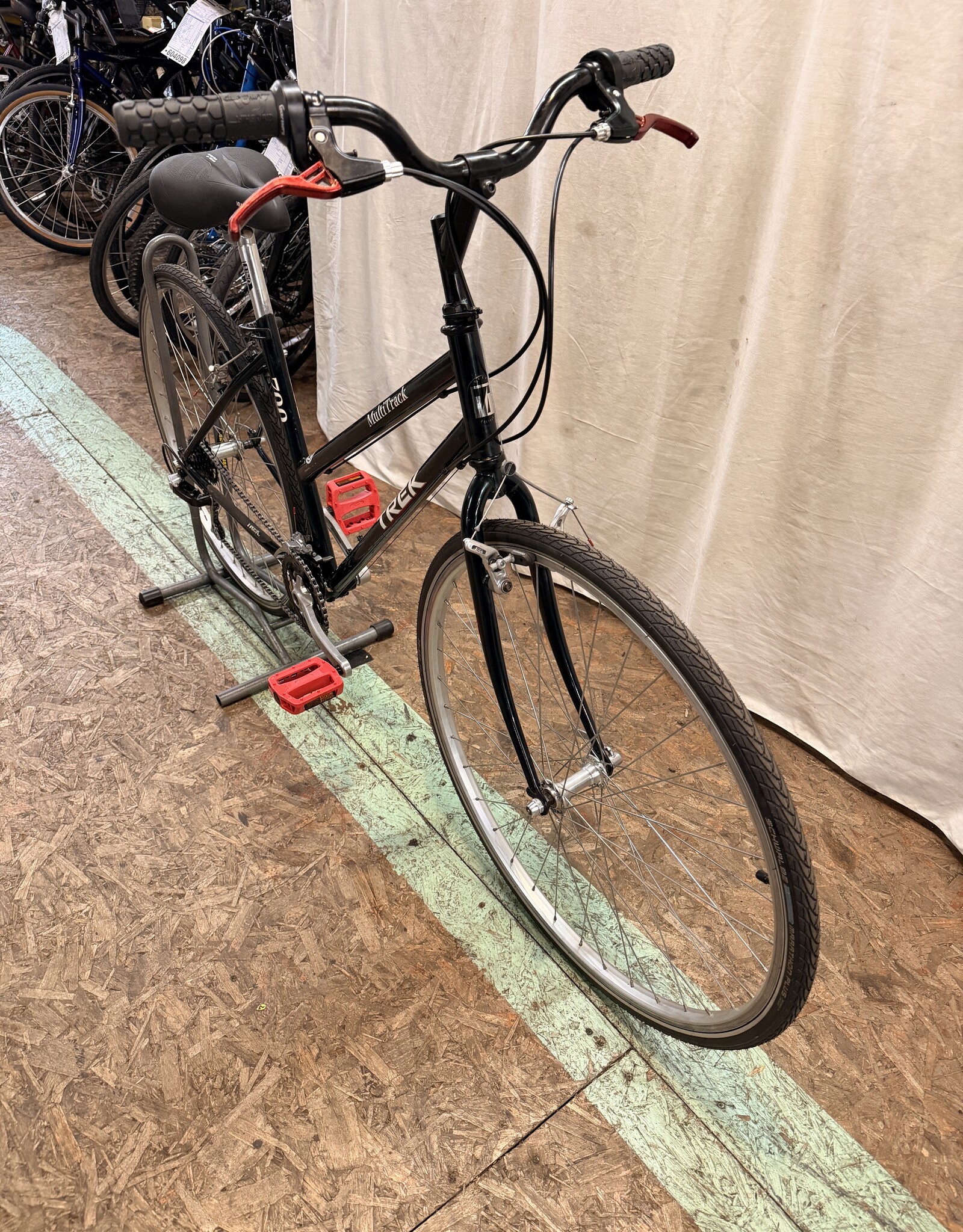 17" Trek Multitrack 700 (4247) H4U