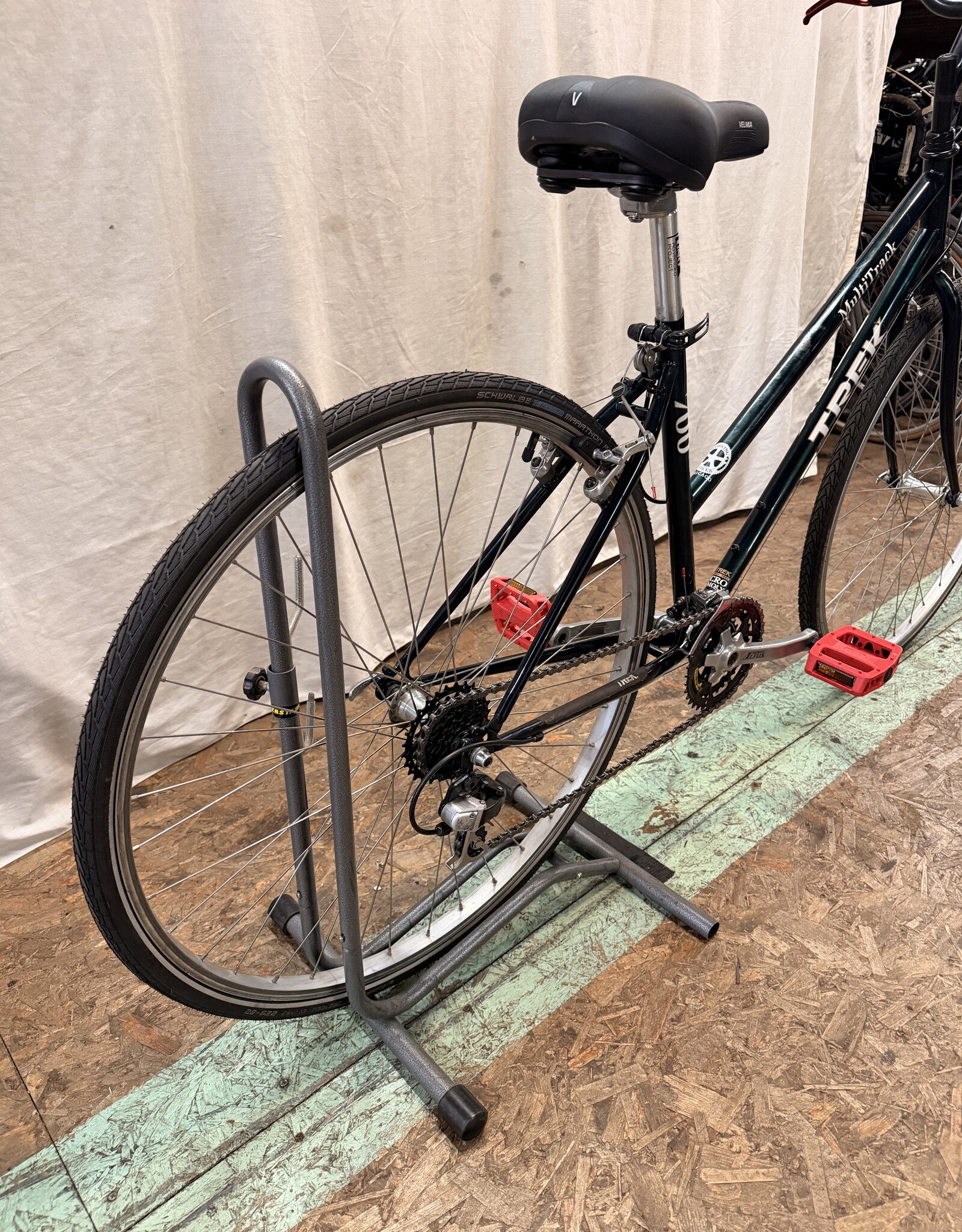 17" Trek Multitrack 700 (4247) H4U