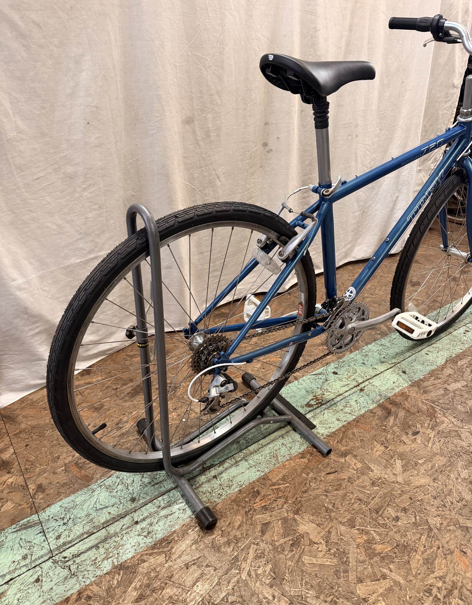 17" Trek 720 Multitrack (644P) H4U