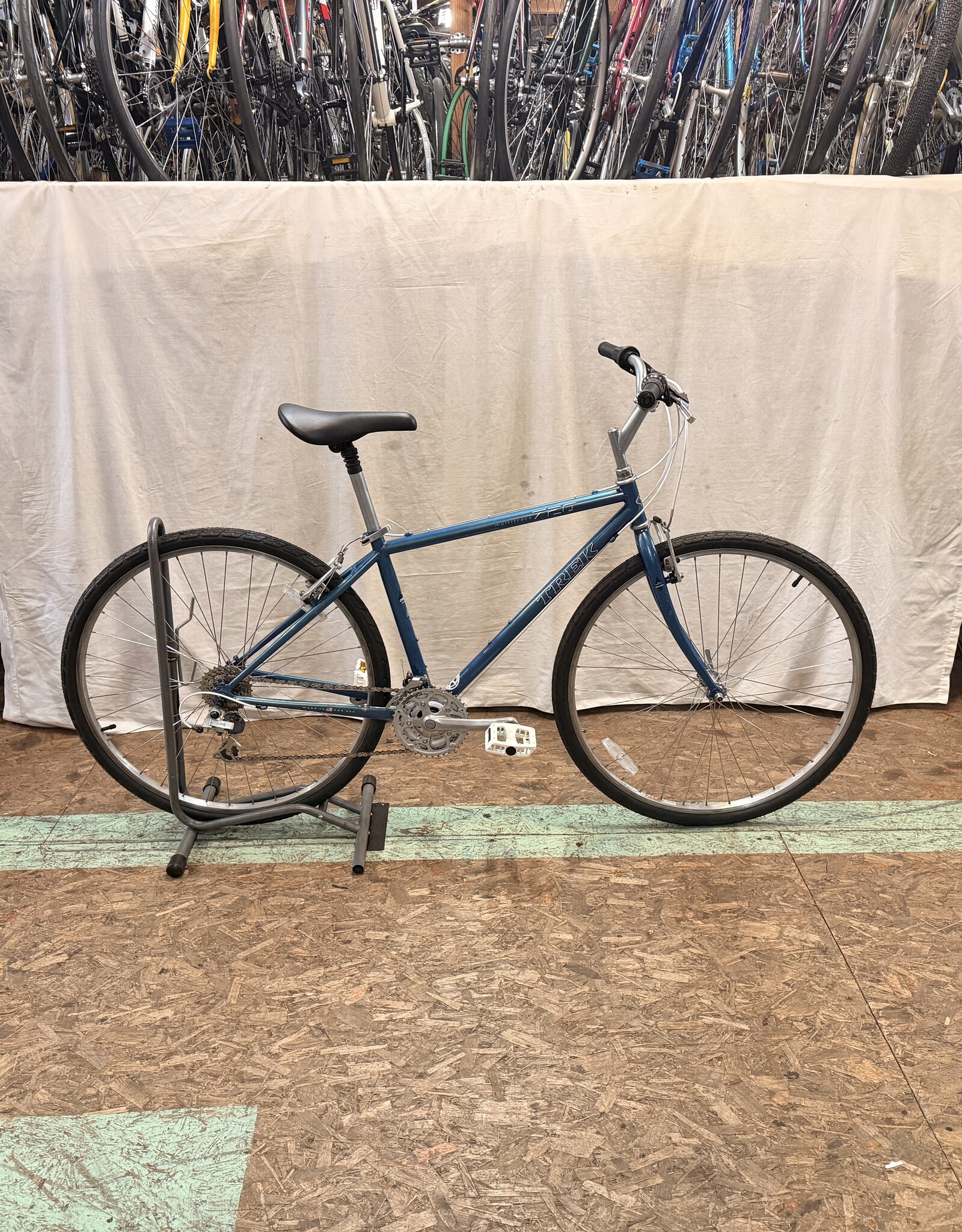 17" Trek 720 Multitrack (644P) H4U