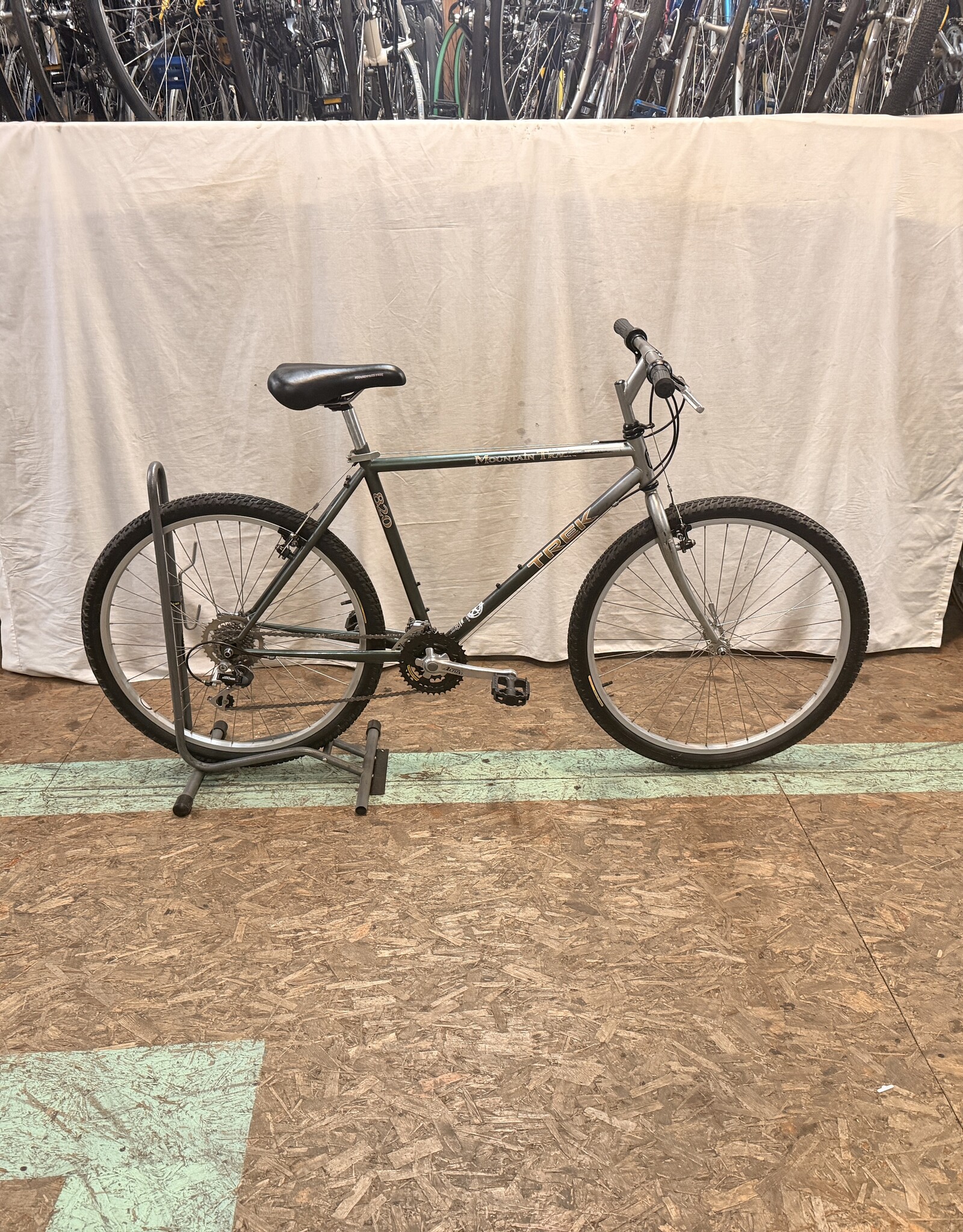 18" Trek mountain track (0261) H4U