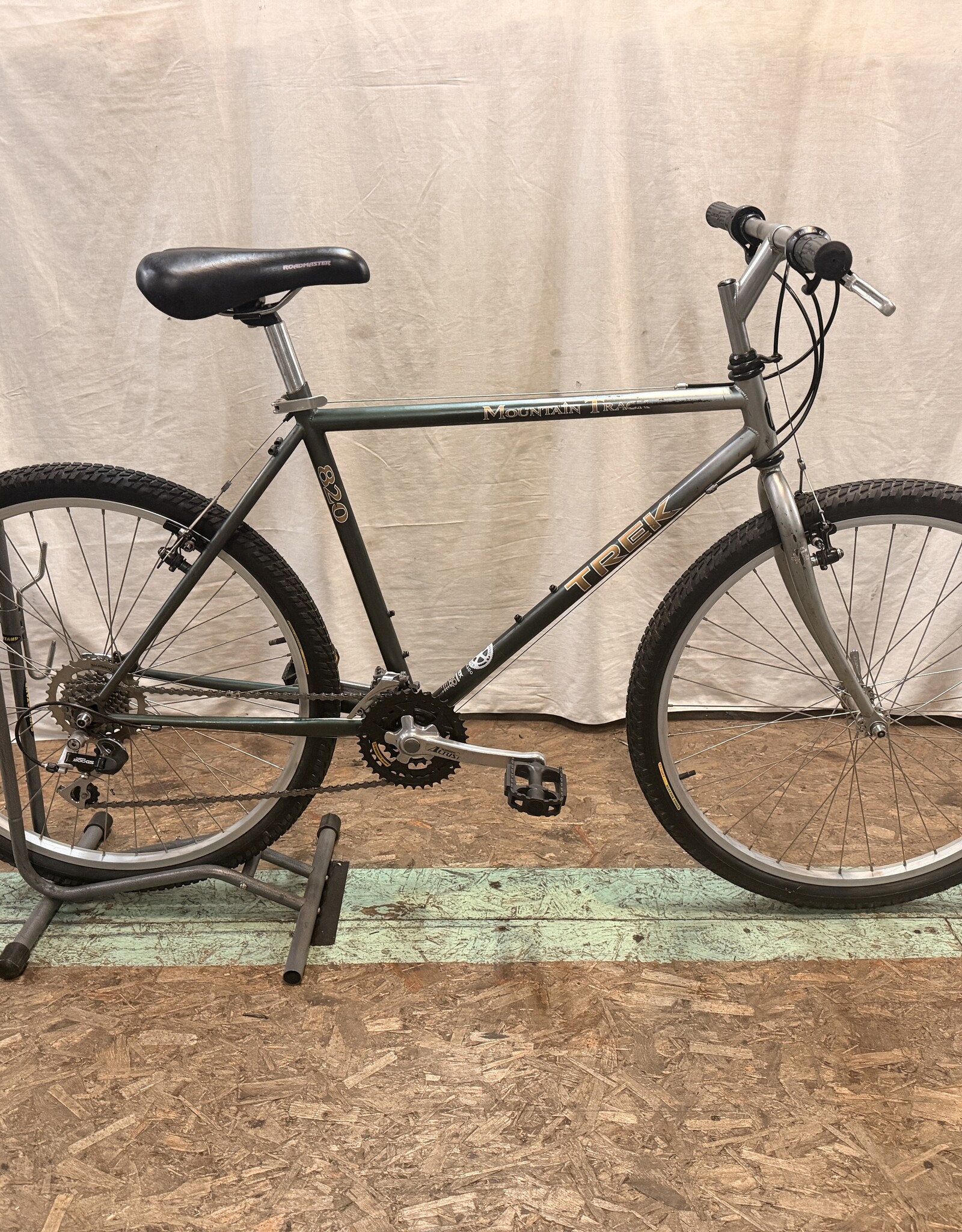 18" Trek mountain track (0261) H4U