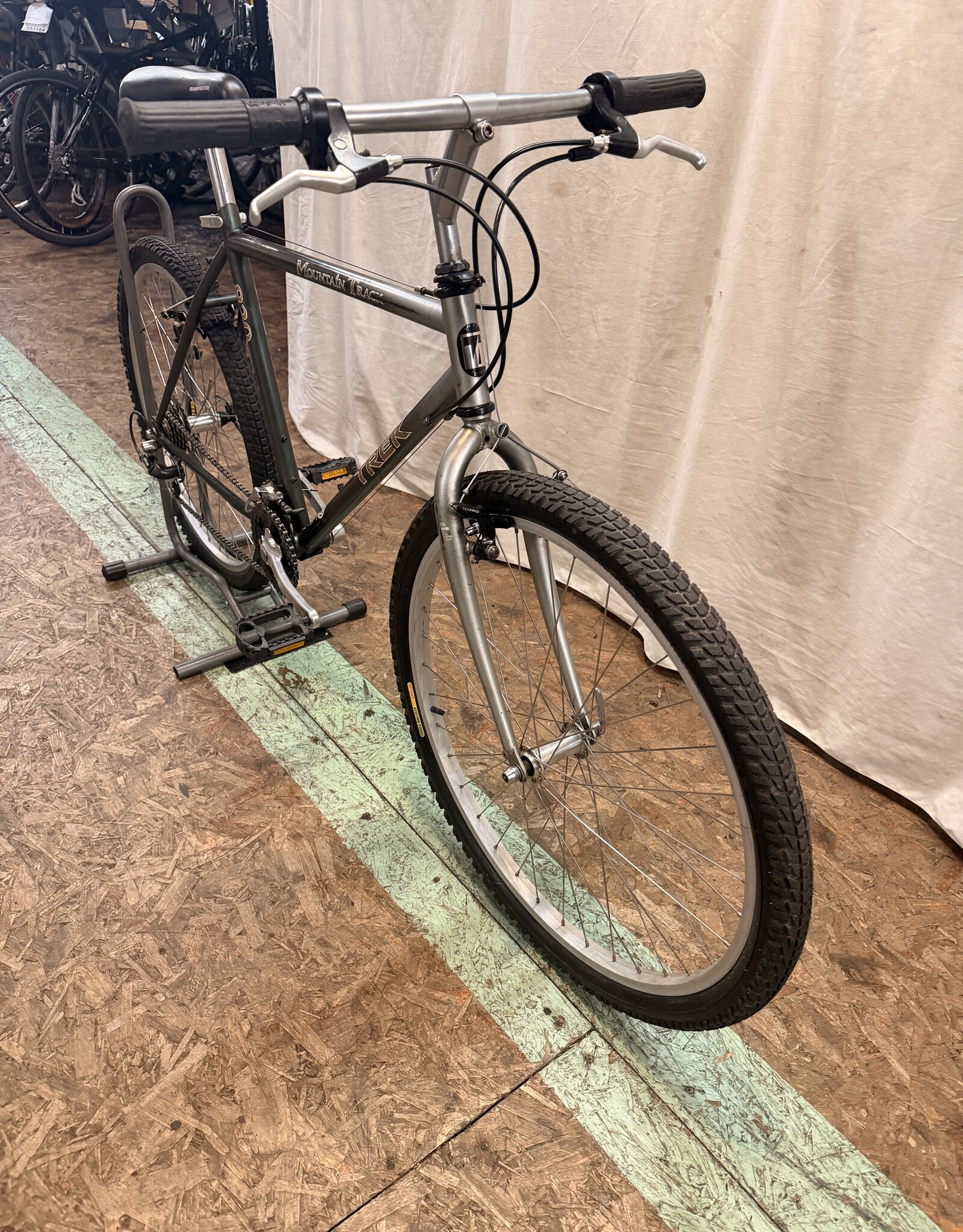 18" Trek mountain track (0261) H4U