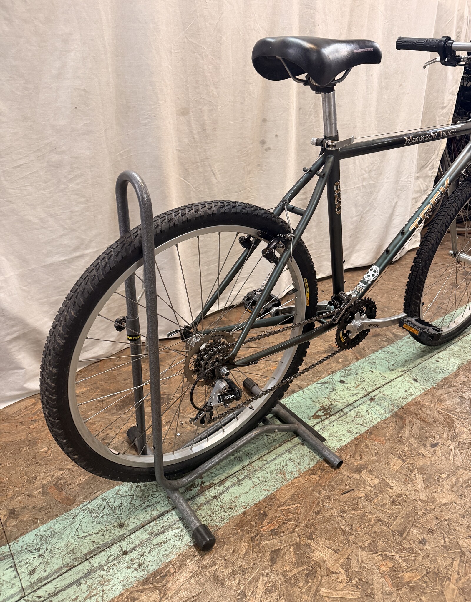 18" Trek mountain track (0261) H4U