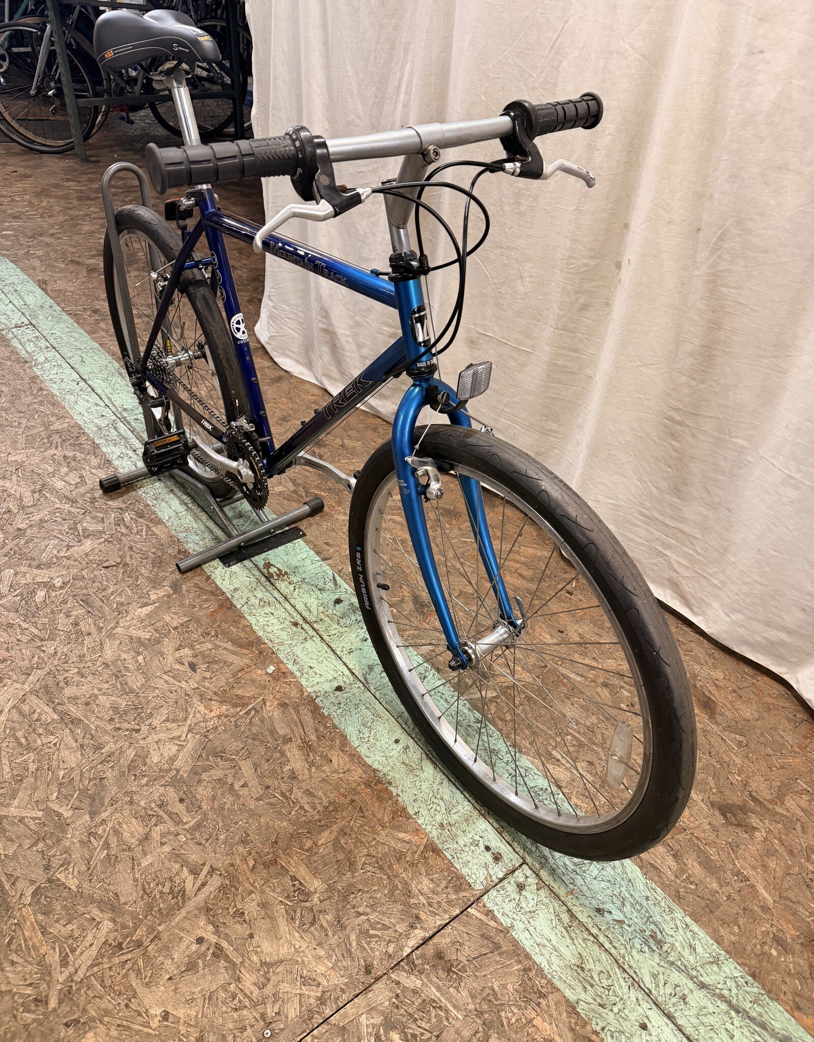 19.5" Trek 820 (2921) H2U