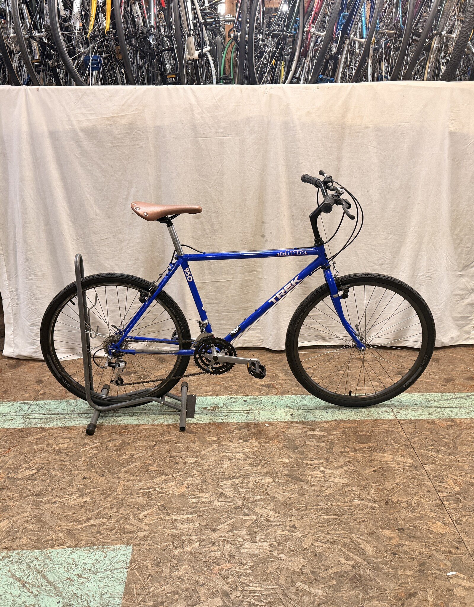 18" Trek 950 (4447) C4U