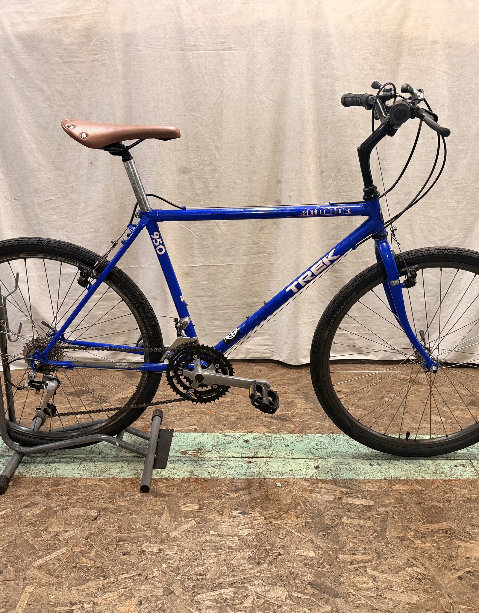 18" Trek 950 (4447) C4U