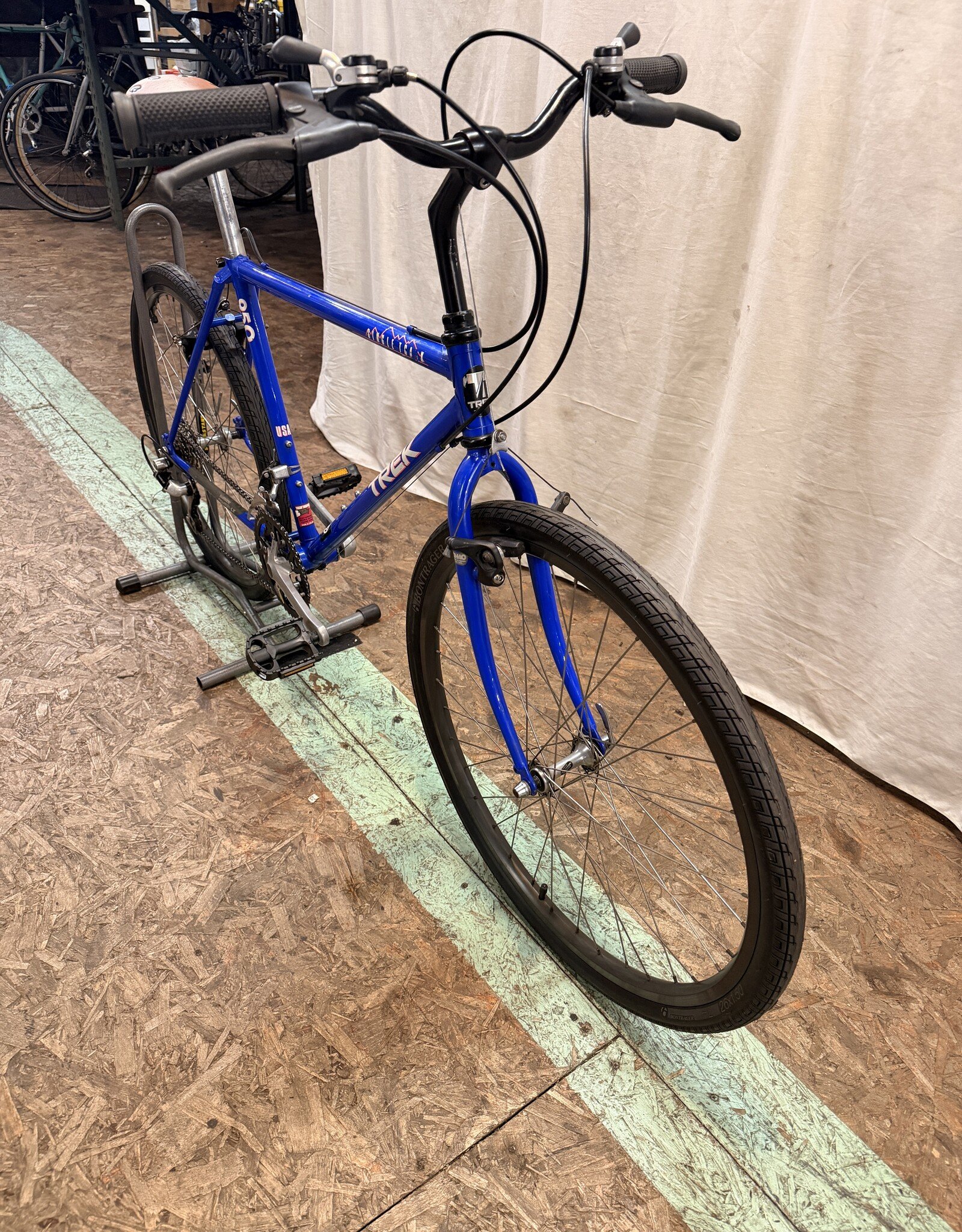 18" Trek 950 (4447) C4U