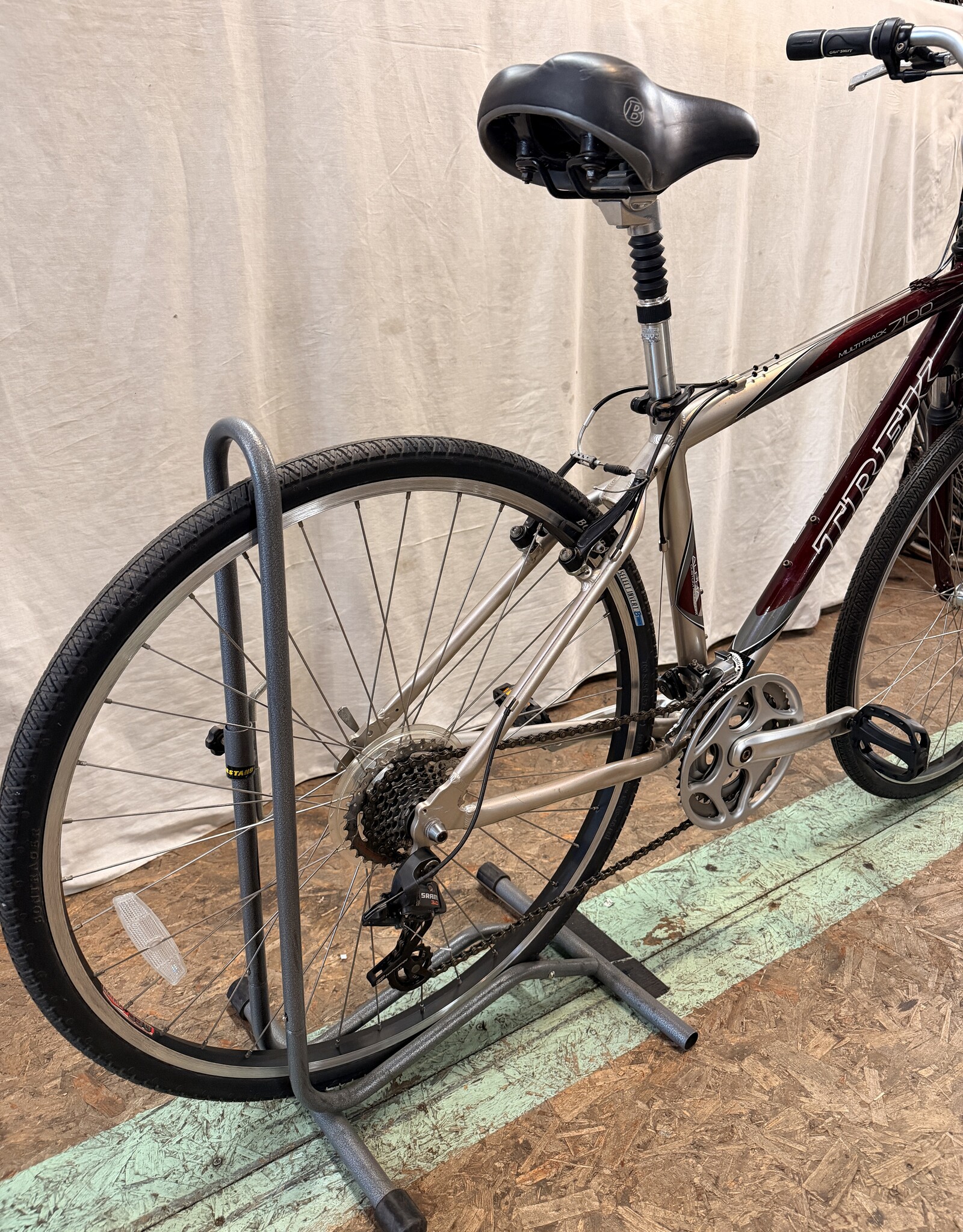 17.5" Trek 7100 (844X) I2U