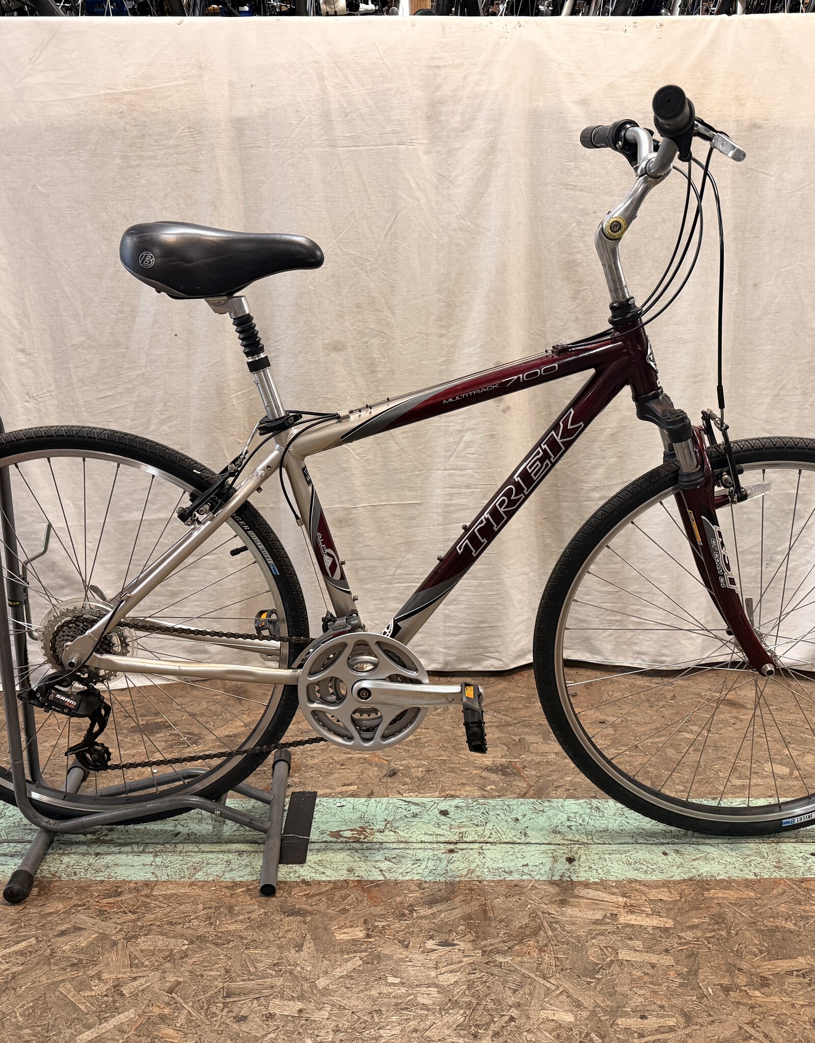17.5" Trek 7100 (844X) I2U