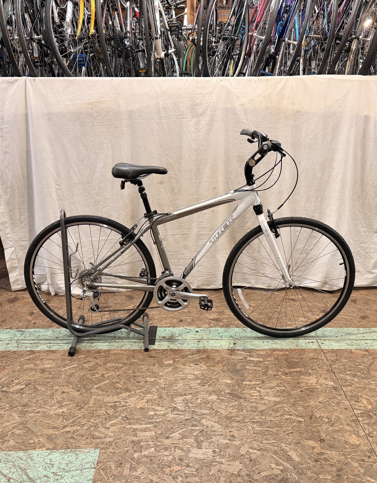 17.5" Trek 7300 (446F) I2U