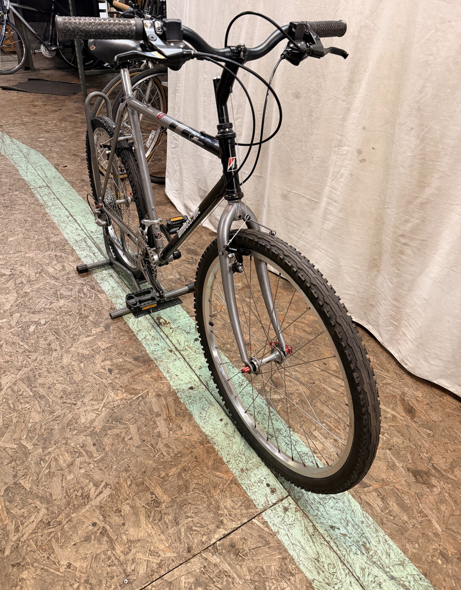 Bridgestone 20" Bridgestone MB3 (2714) E2L