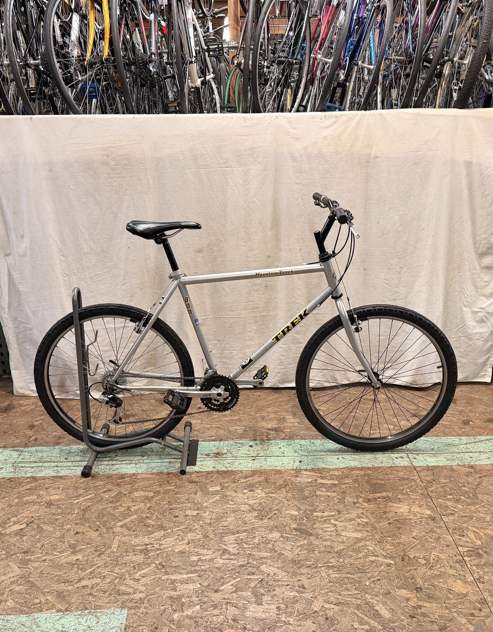 19" Trek Mountain track 800 (572N) E2L