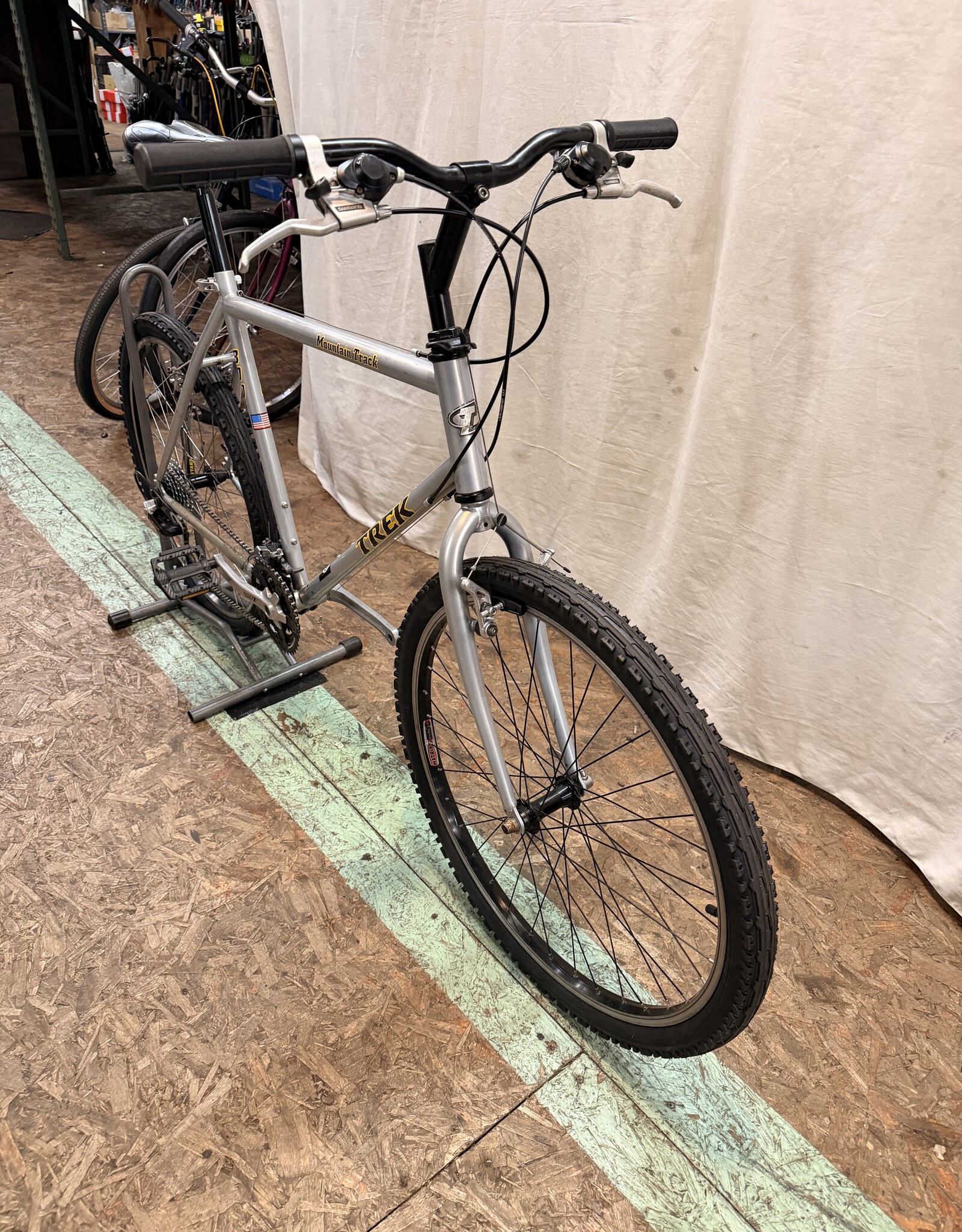 19" Trek Mountain track 800 (572N) E2L