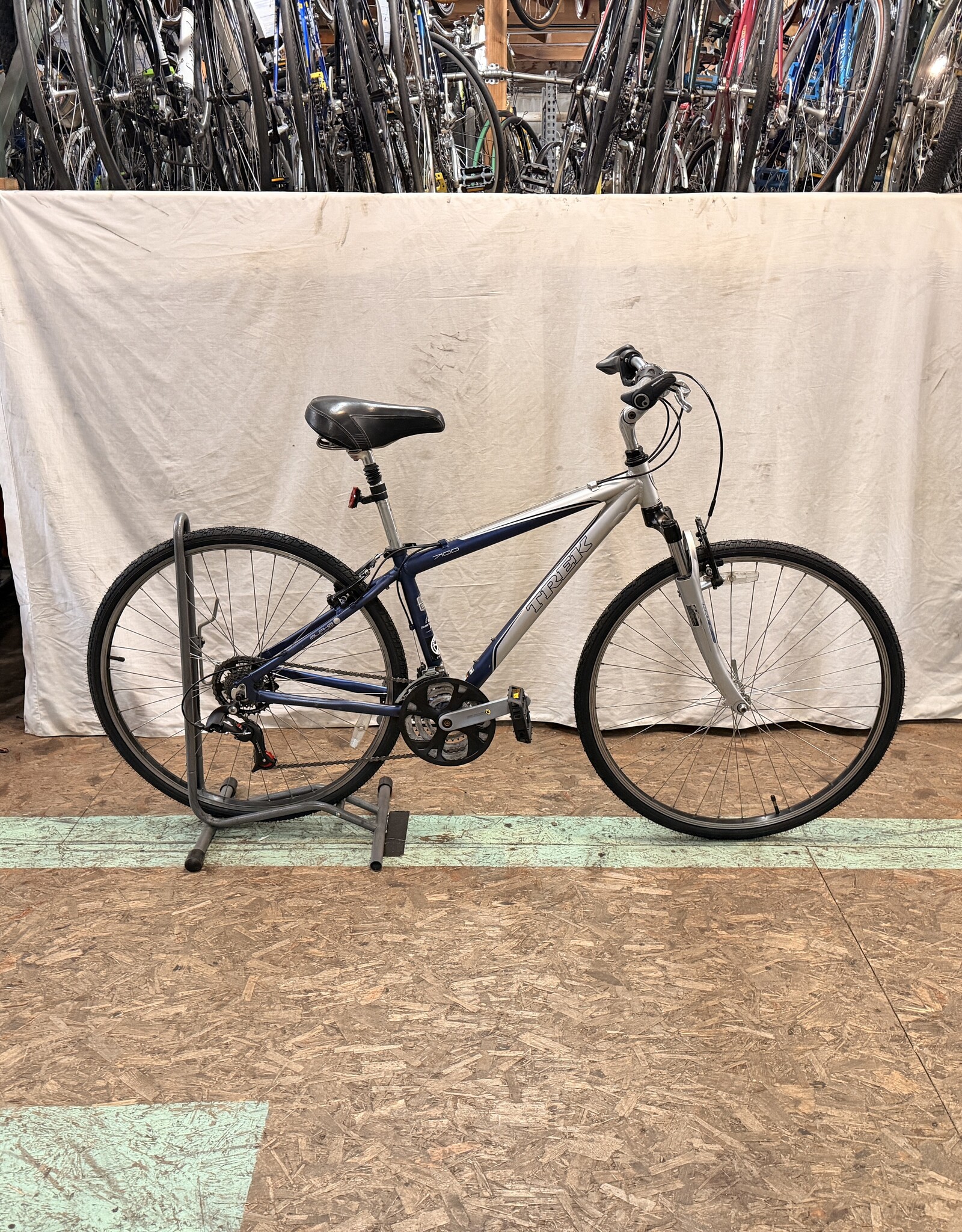 15" Trek 7100 (529C) I4U