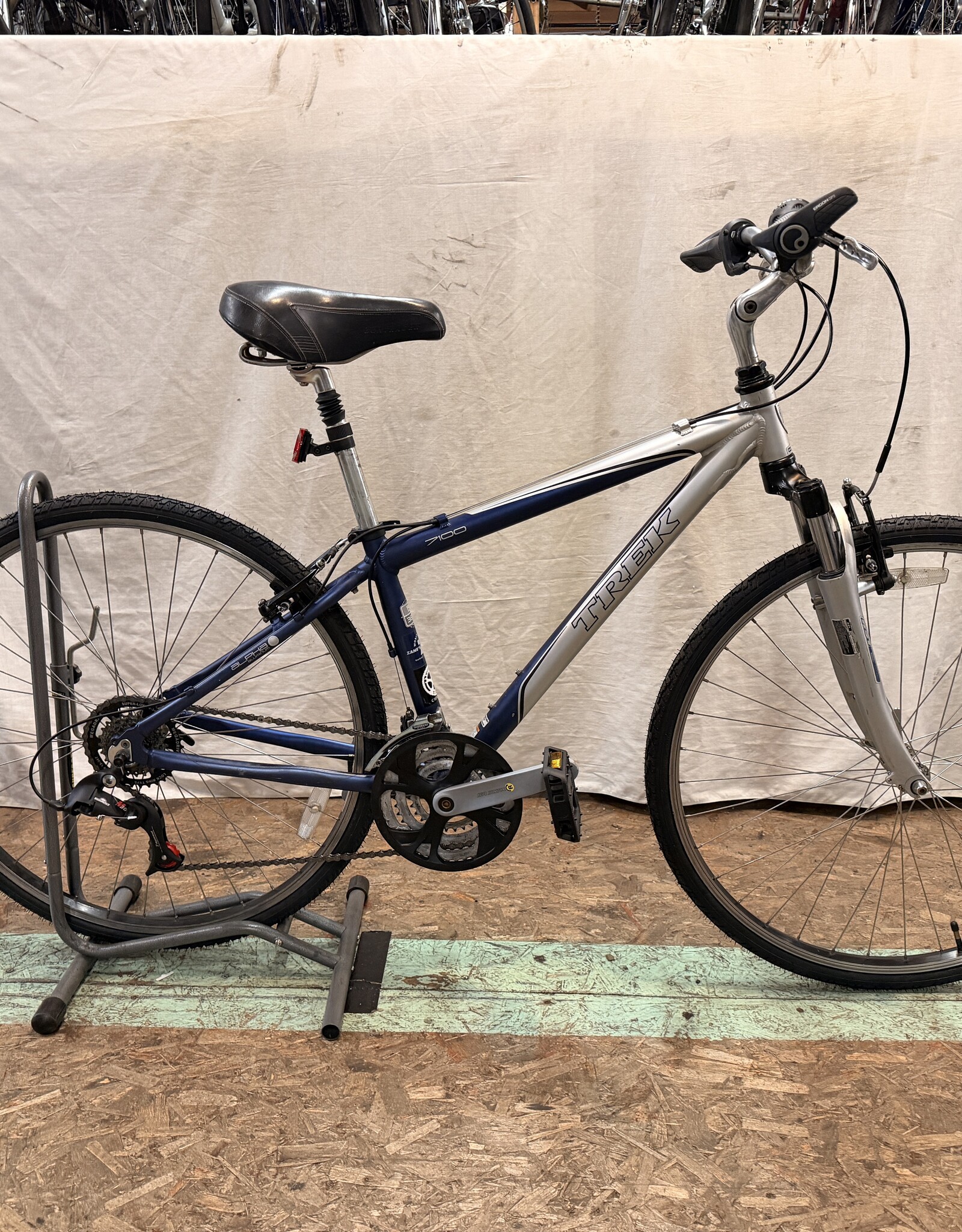 15" Trek 7100 (529C) I4U