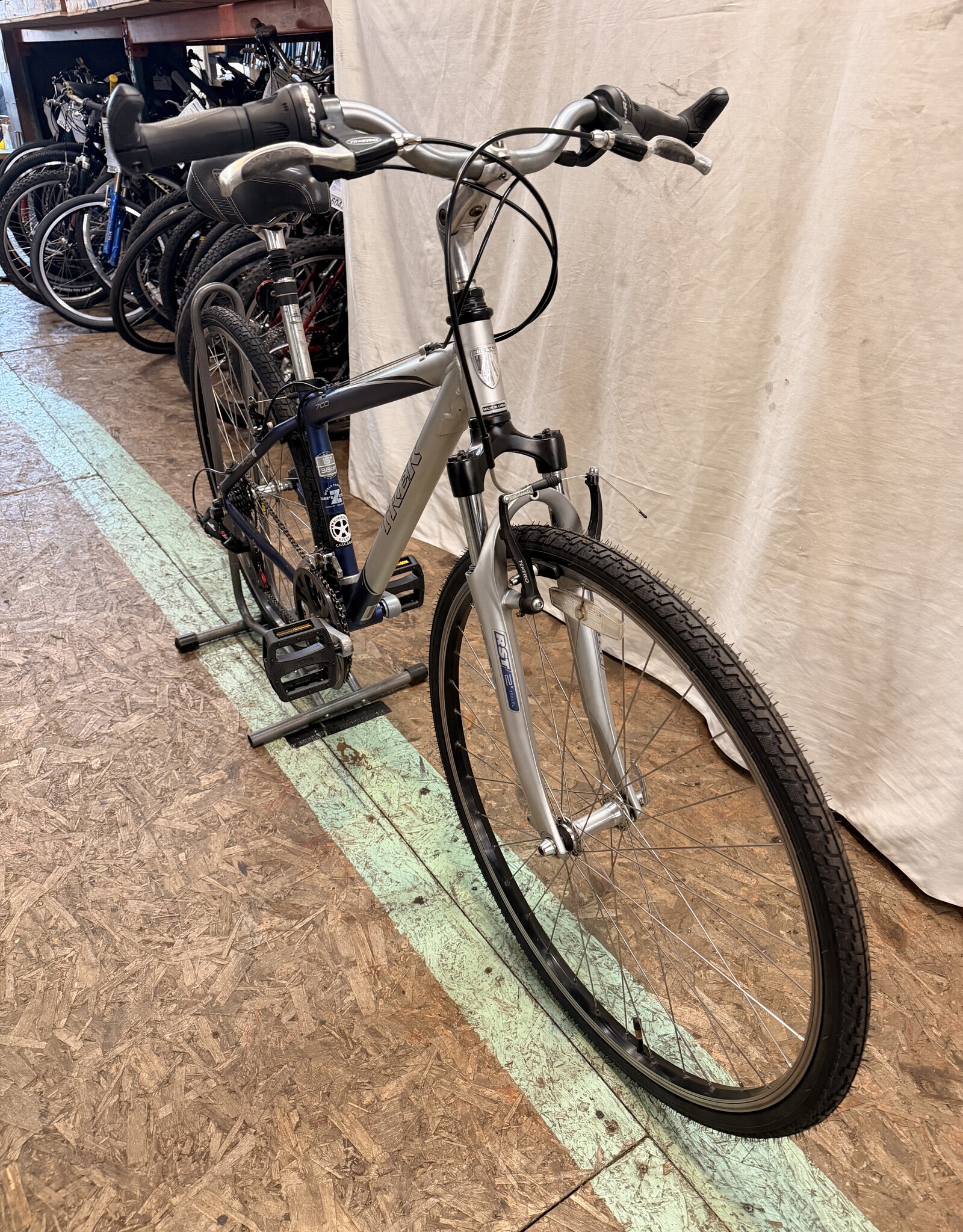 15" Trek 7100 (529C) I4U