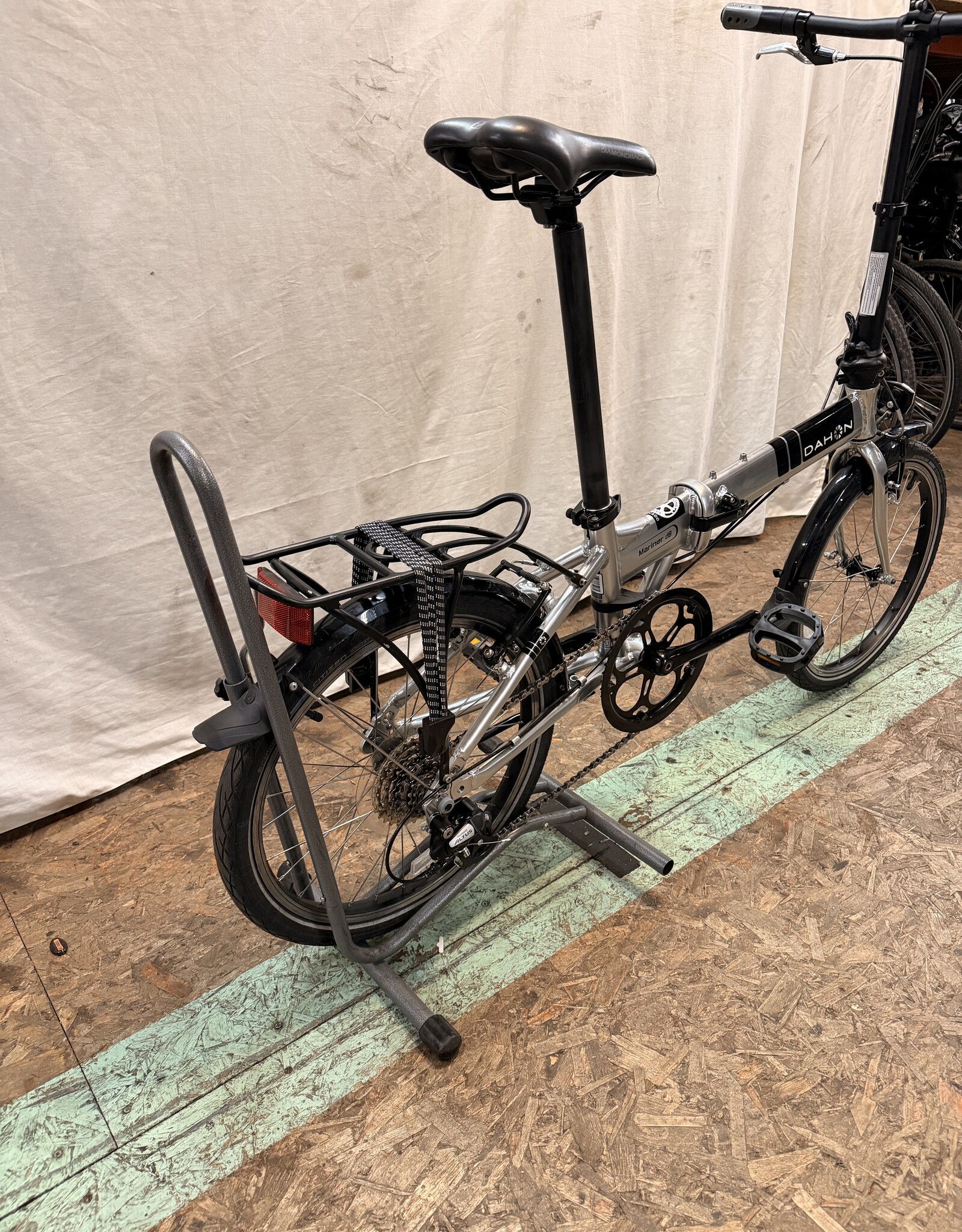 17" Dahon Mariner (Folder-one size 20" wheels) (0388) E2L