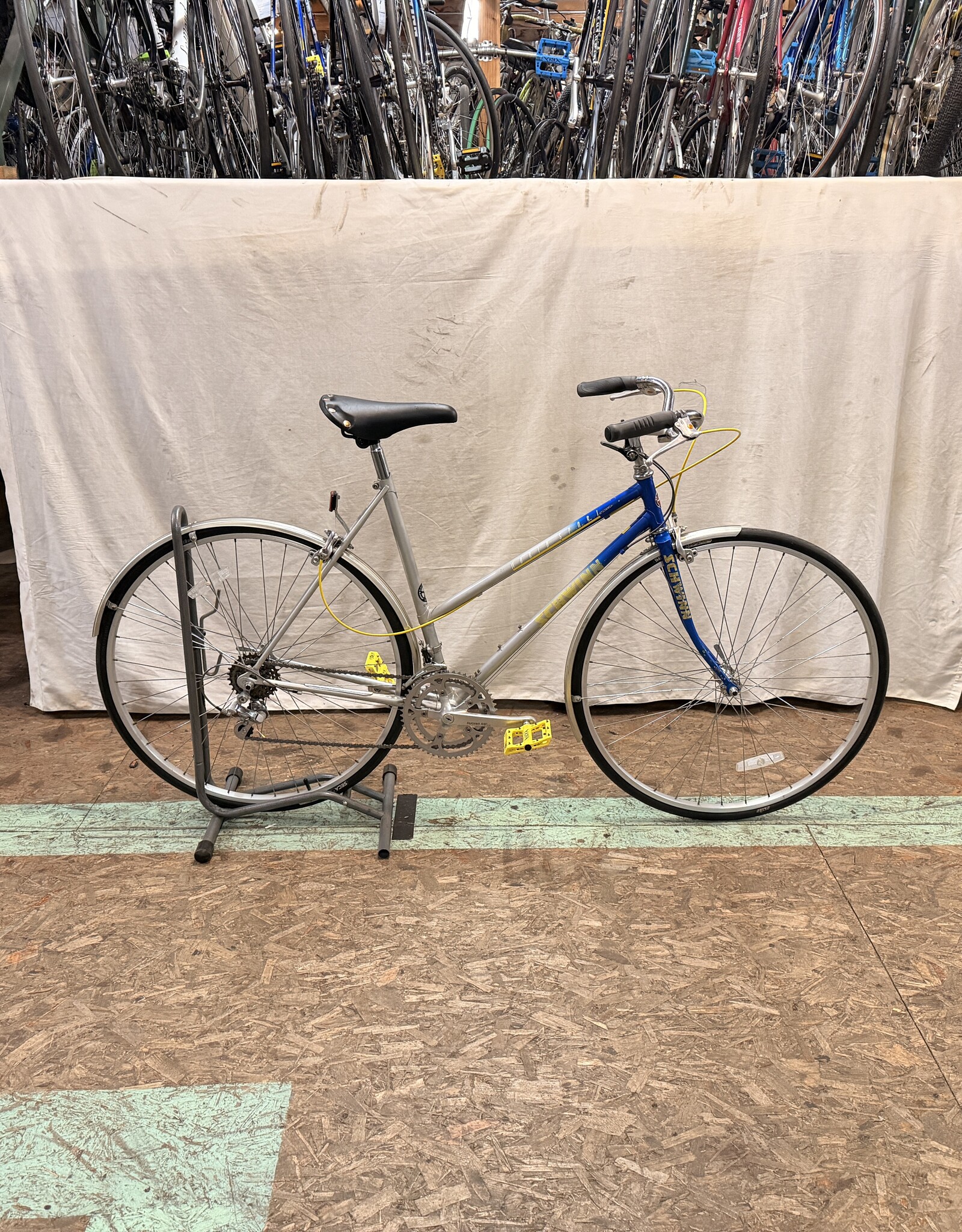 52cm Schwinn World Sport Step-Through (3157) B5U