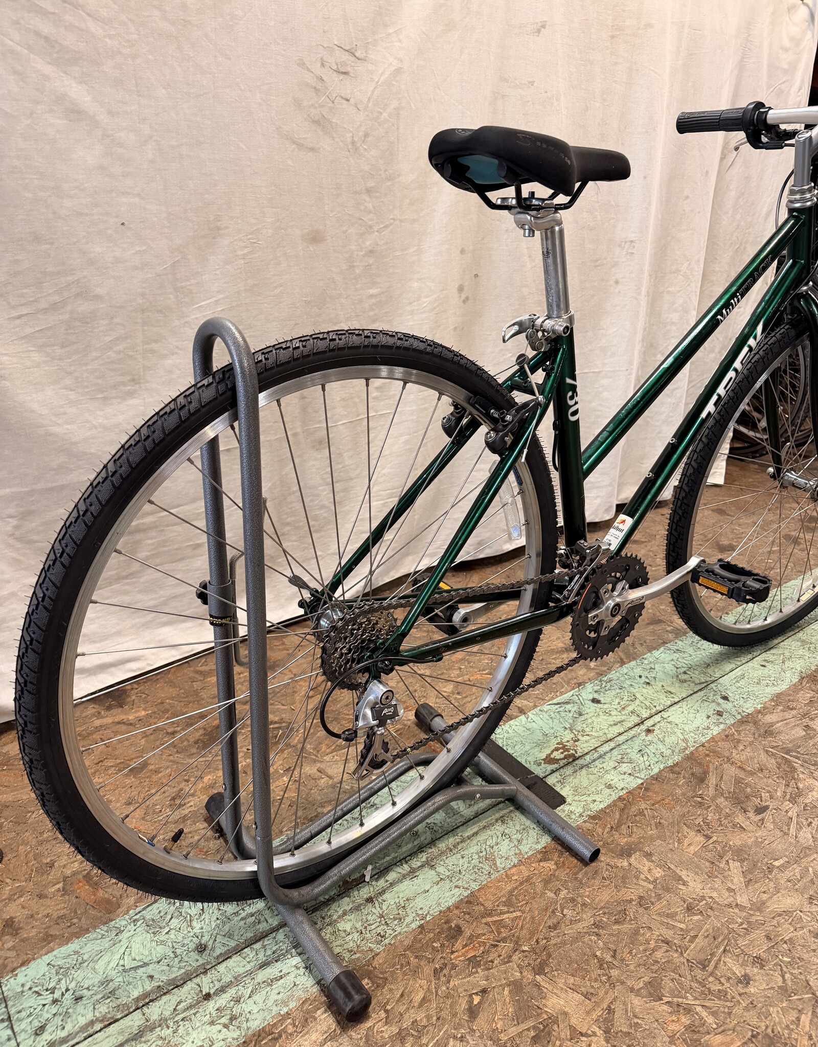 17" Trek 730  step through (7912) I3U