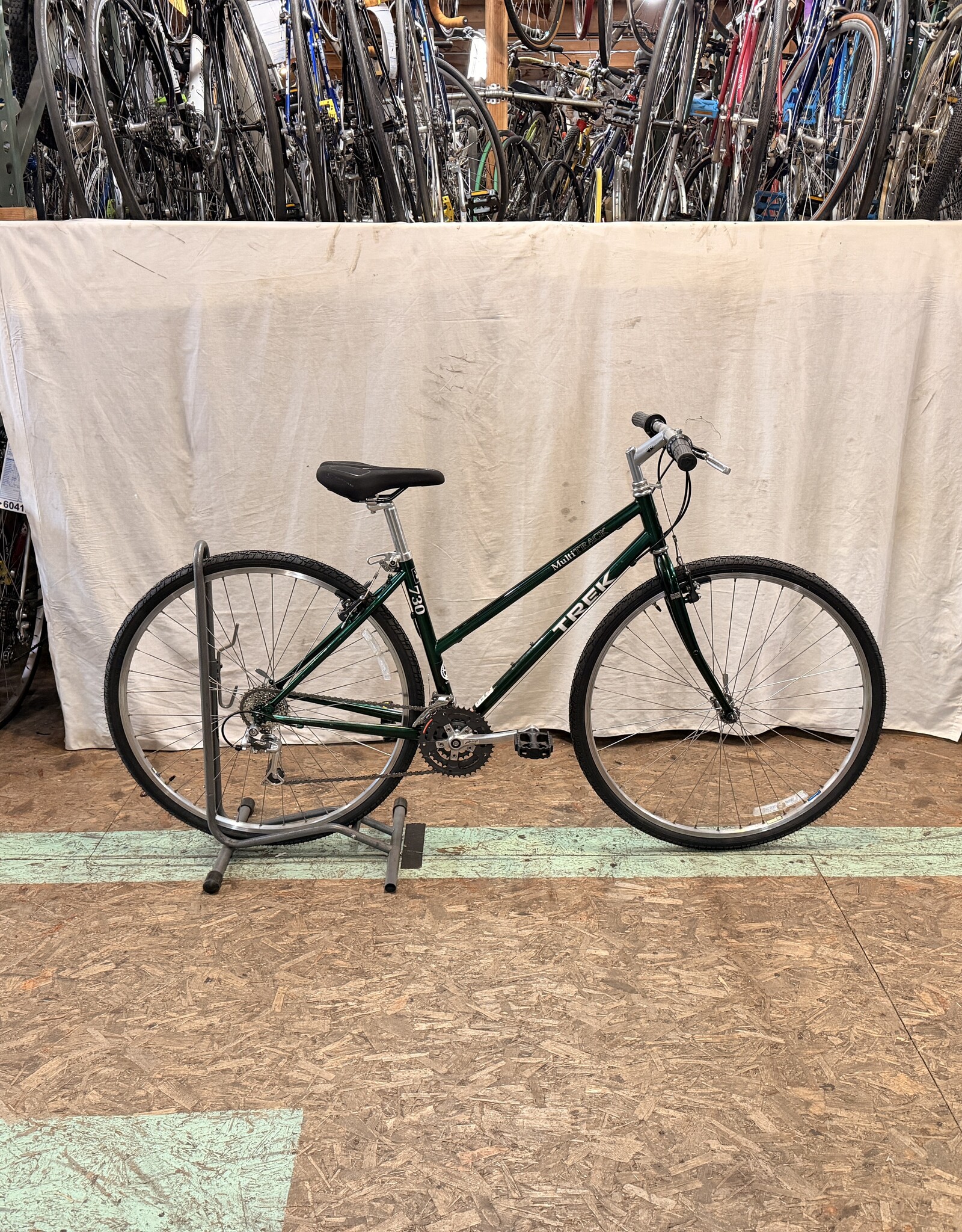 17" Trek 730  step through (7912) I3U