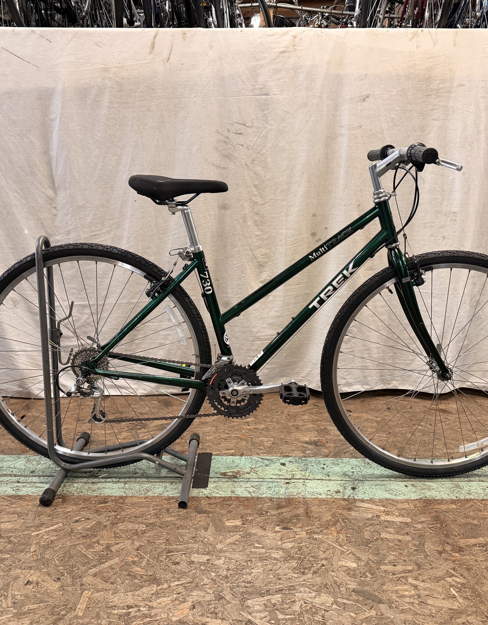 17" Trek 730  step through (7912) I3U