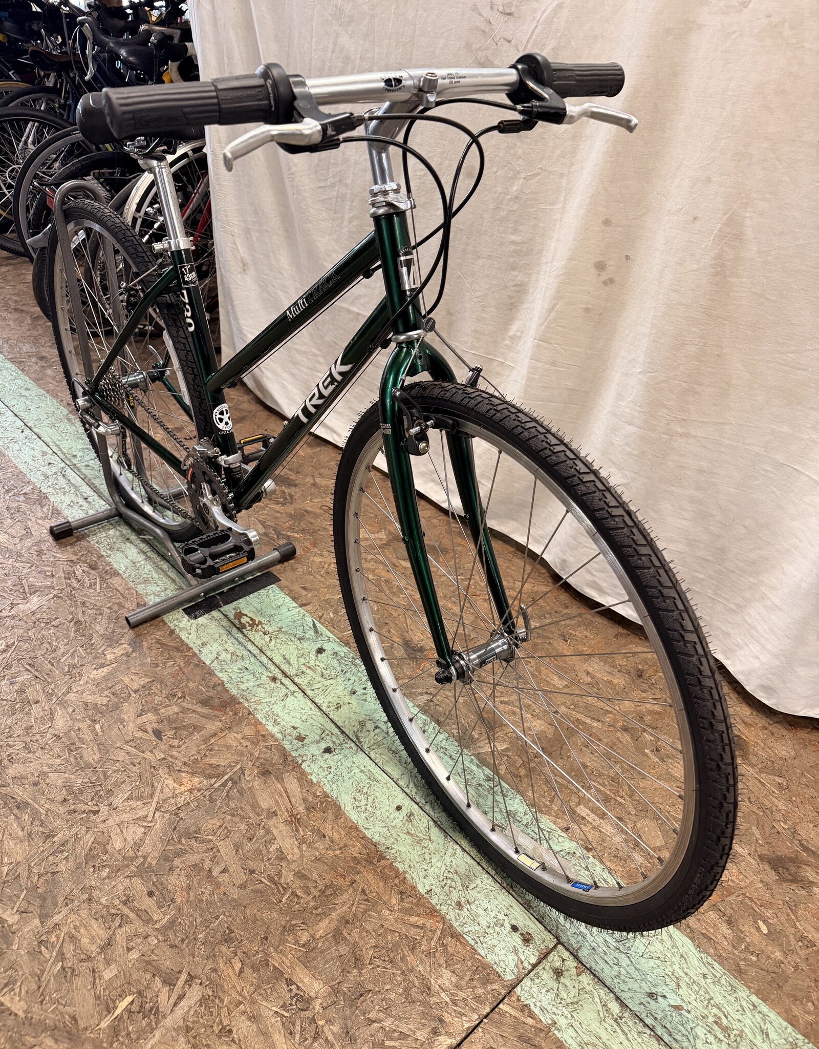 17" Trek 730  step through (7912) I3U