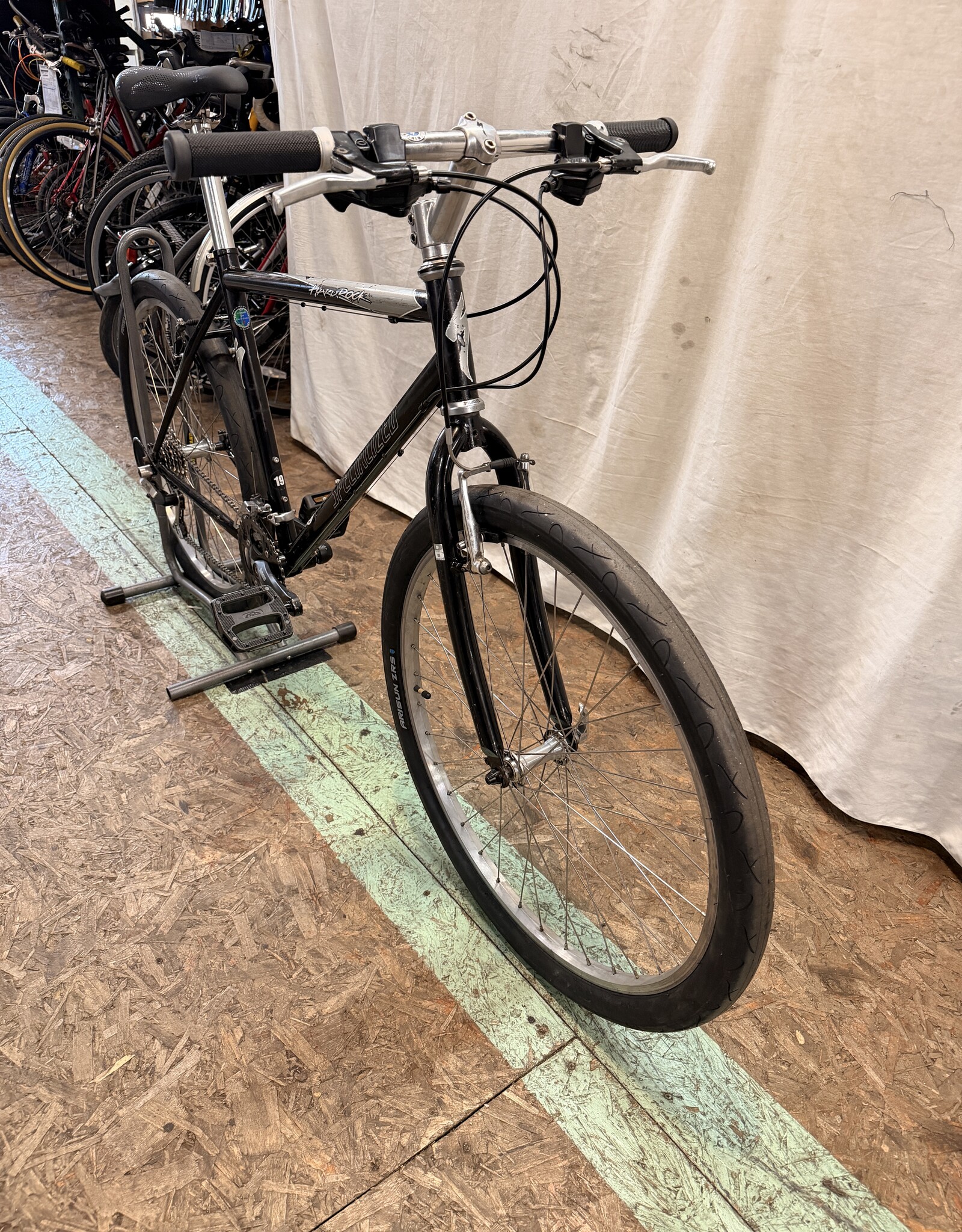 19" Specialized HardRock (9199) I3U