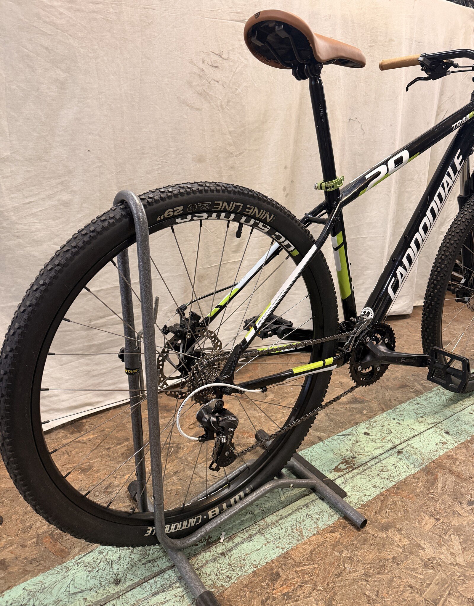 Cannondale 18"  Cannondale Trail 7 (8036) E1L