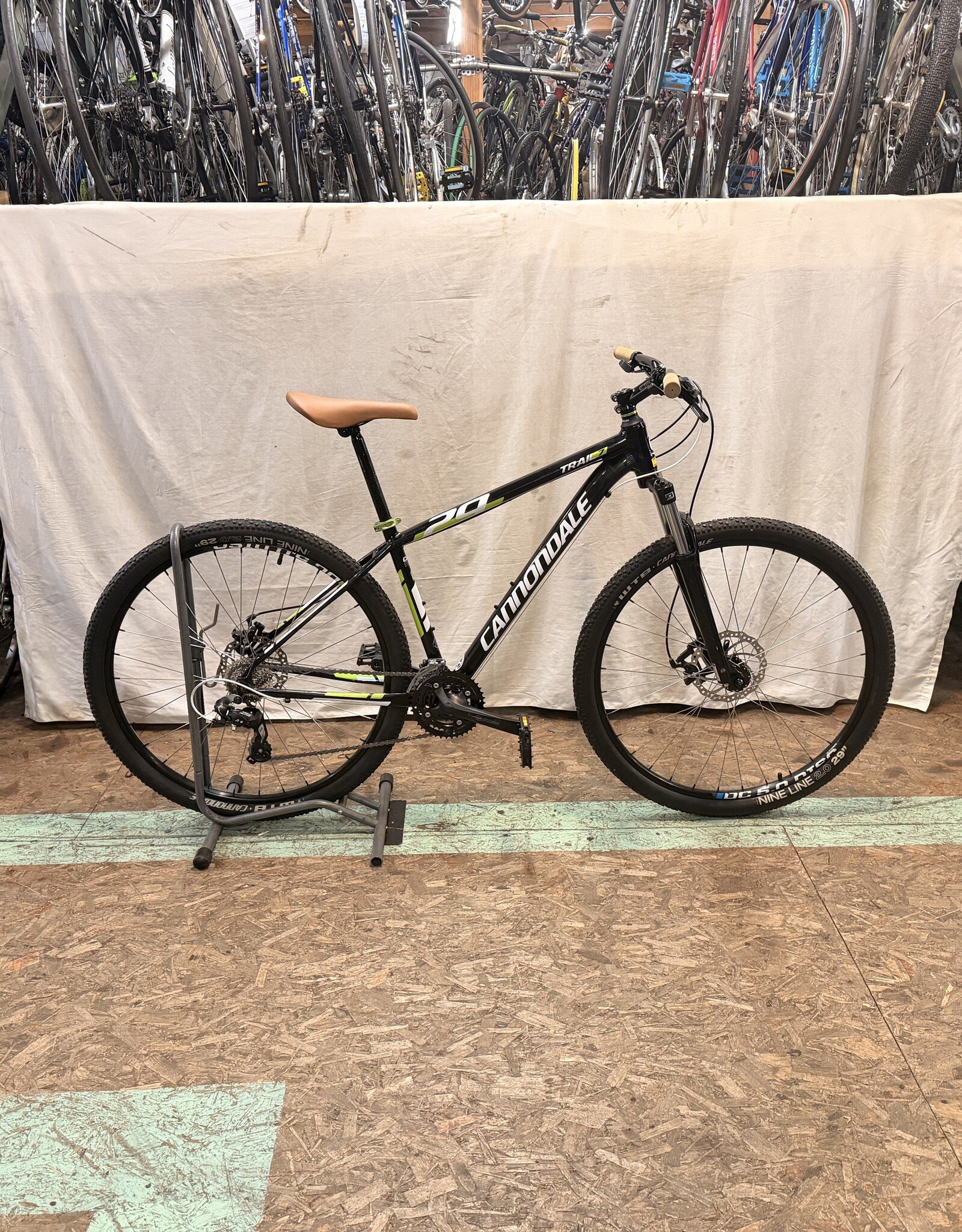 Cannondale 18"  Cannondale Trail 7 (8036) E1L