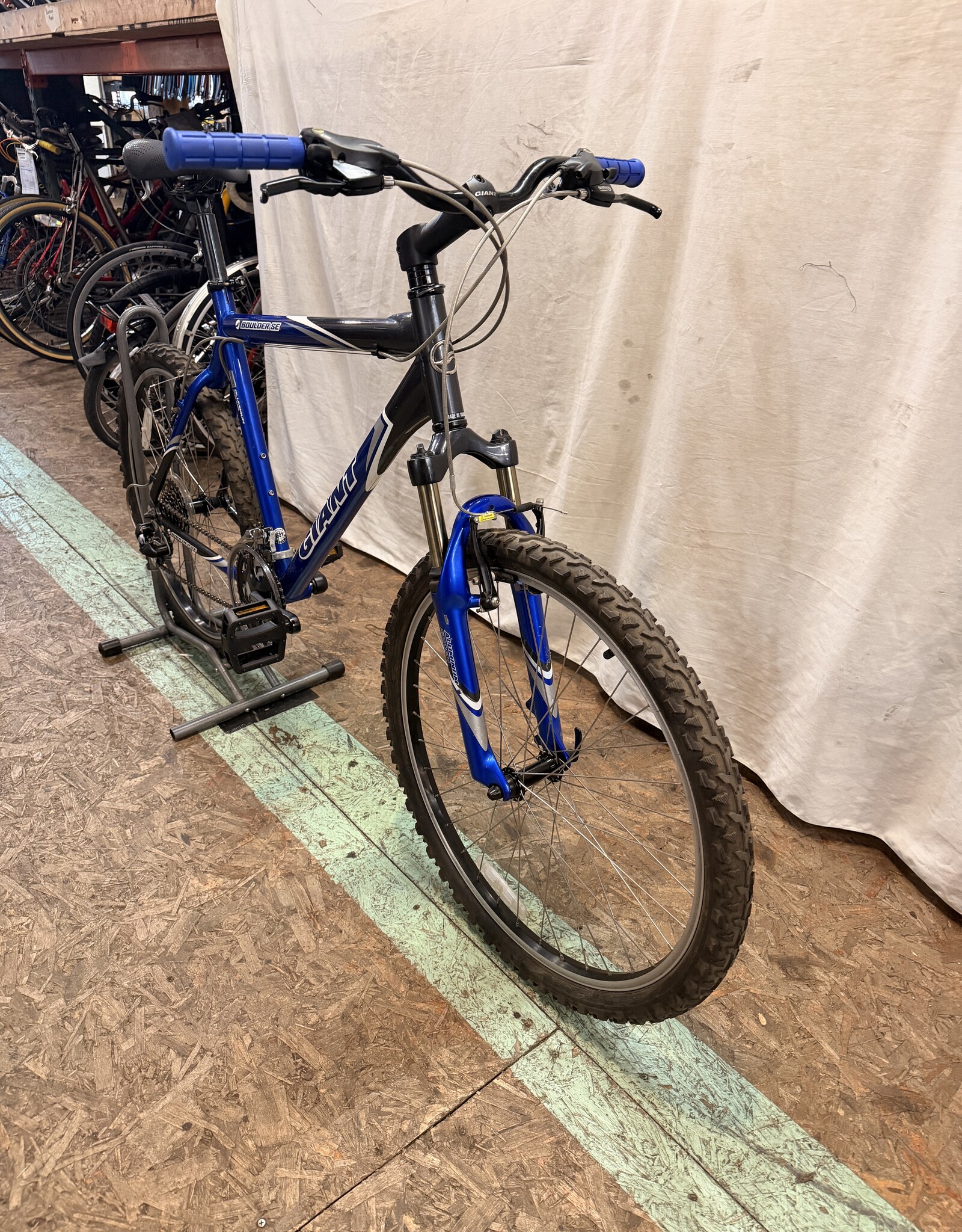 21" Giant Boulder SE (2720) E1L