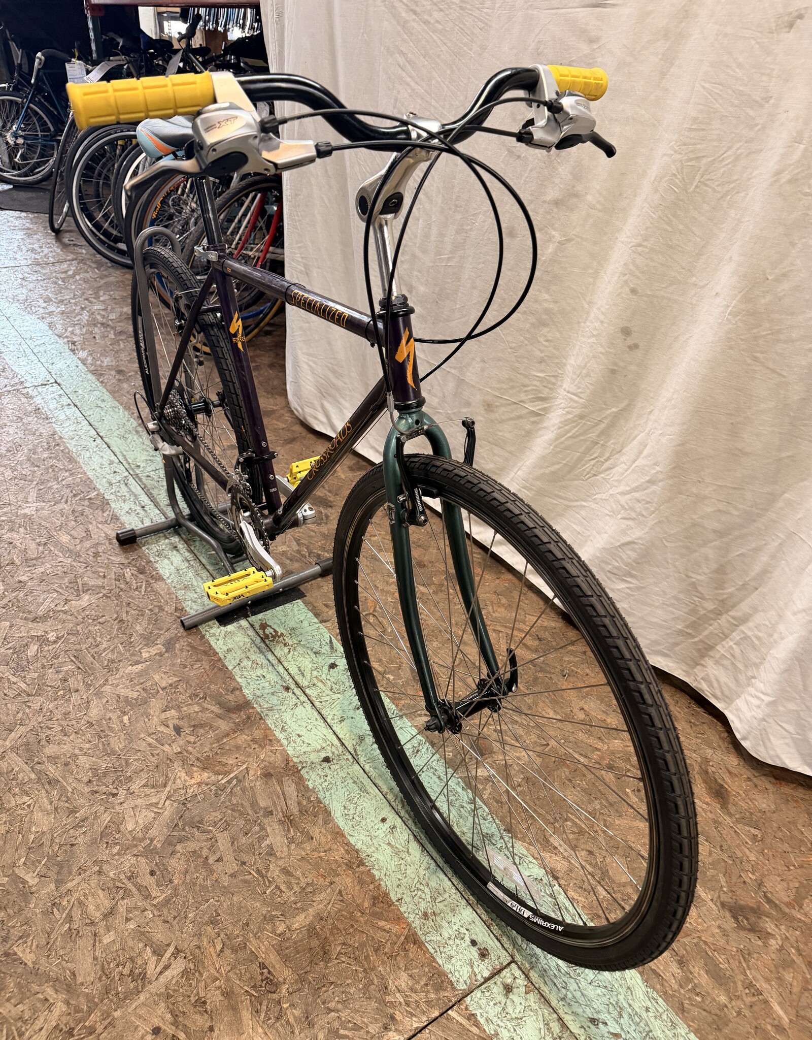 19" Specialized Crossroads (6042) B4U