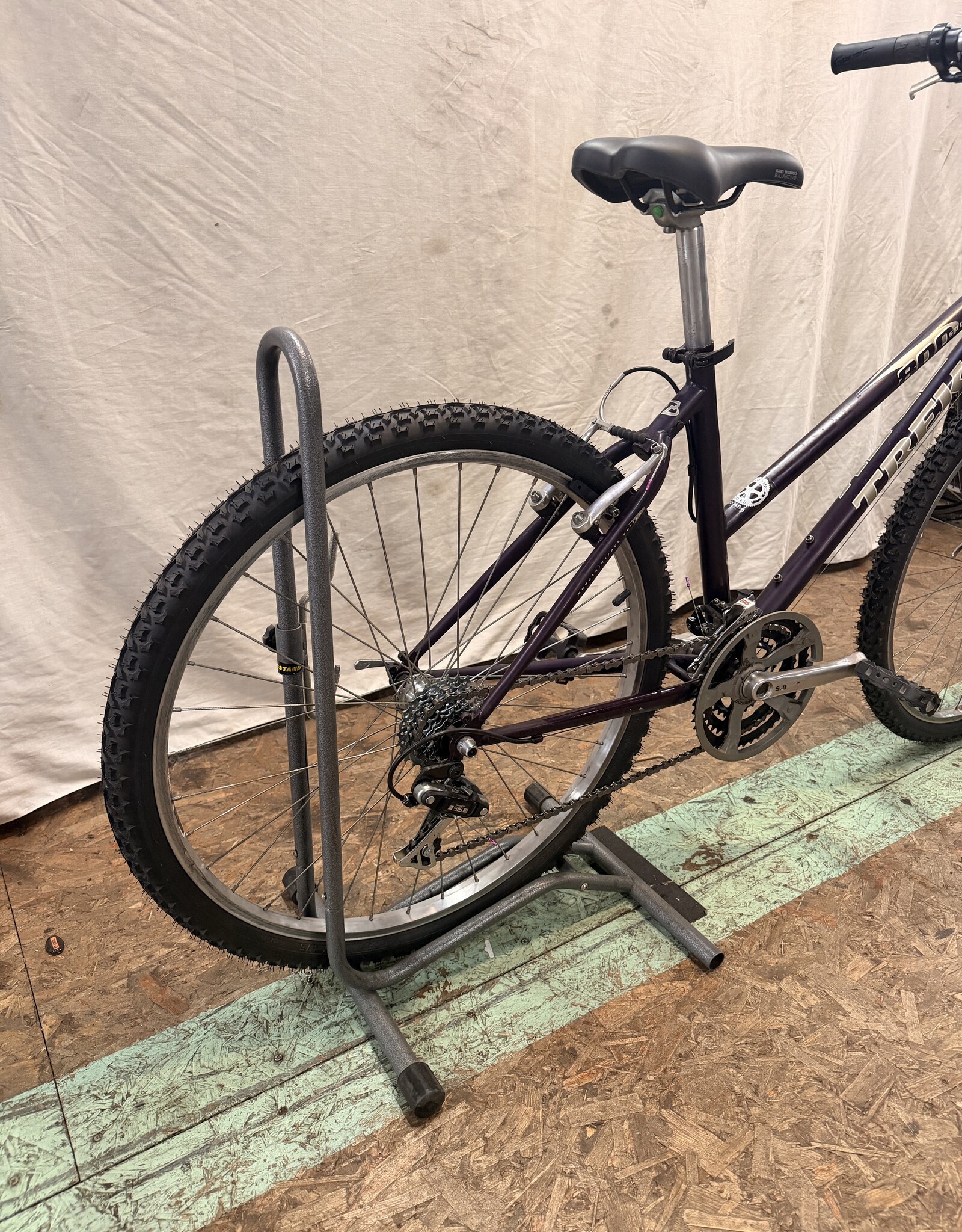 17" Trek 800 Sport (0509) B4U