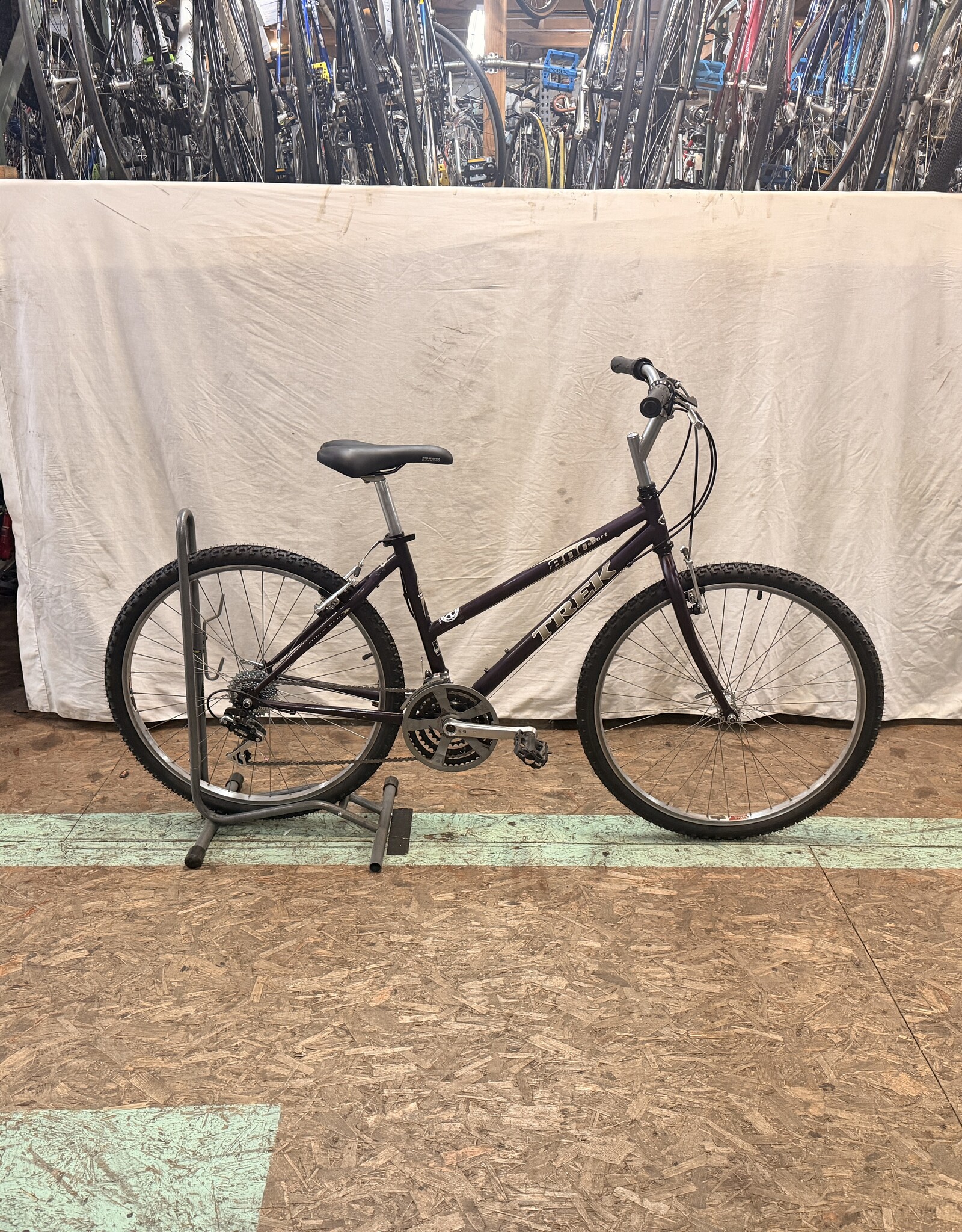 17" Trek 800 Sport (0509) B4U