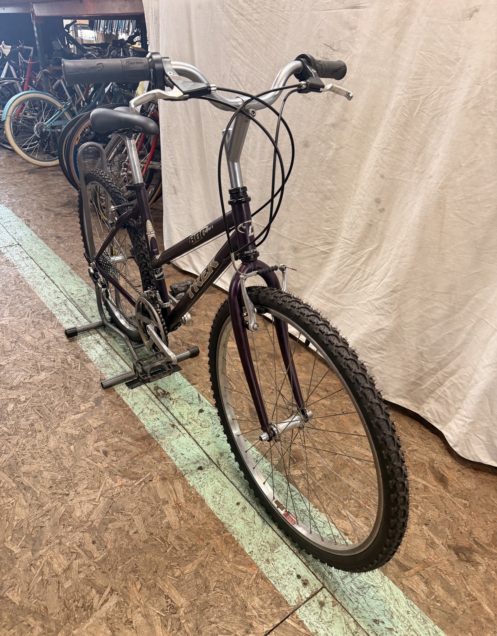 17" Trek 800 Sport (0509) B4U