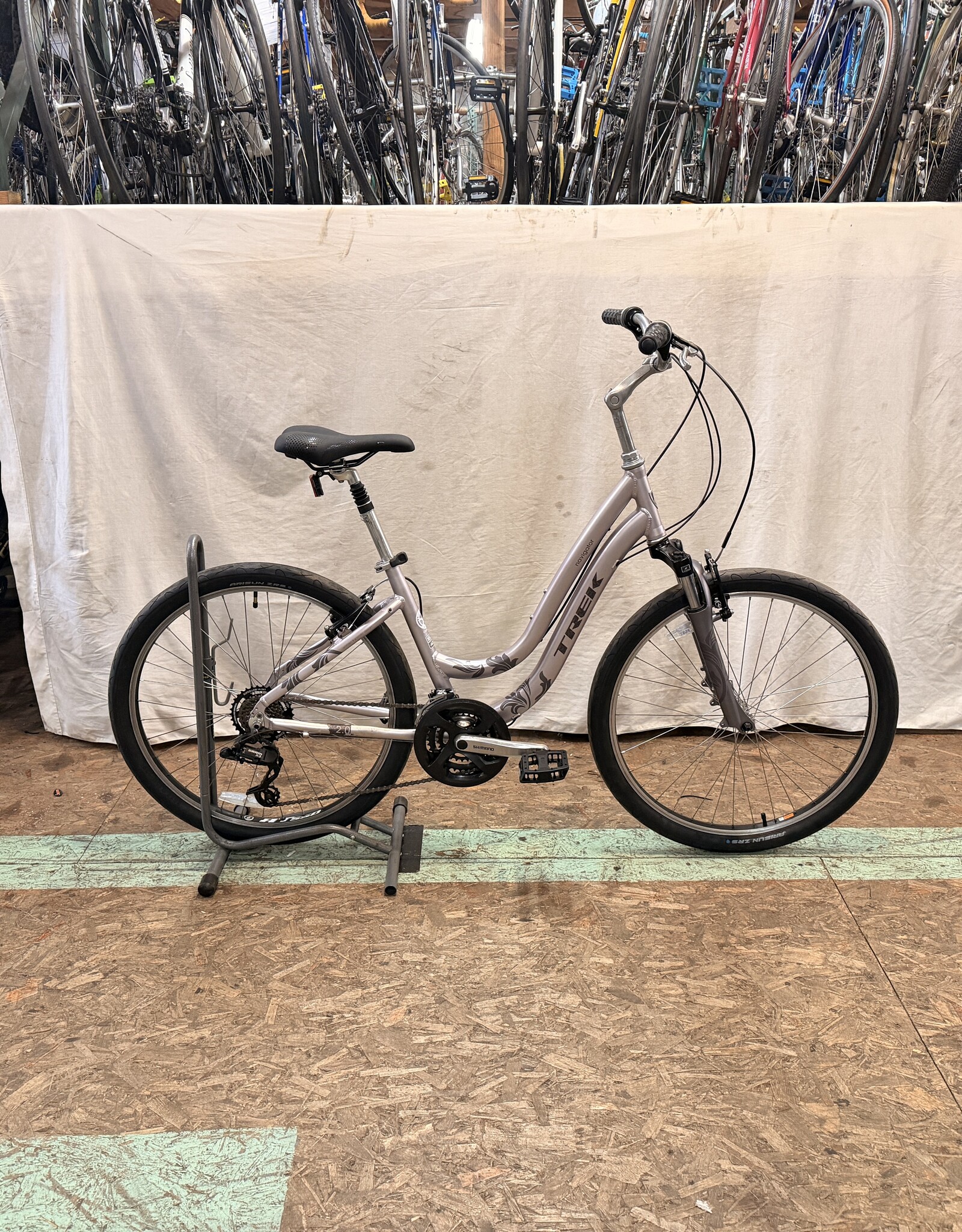 16.5" Trek Navigator 2.0 (442F) B3U