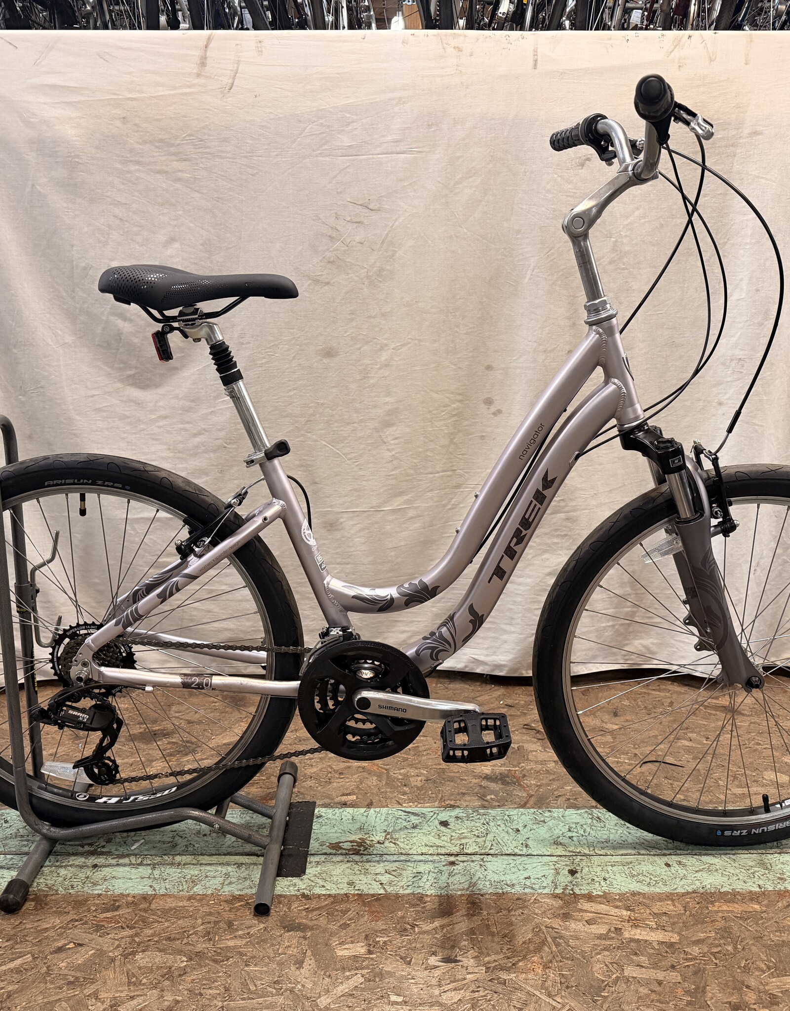 16.5" Trek Navigator 2.0 (442F) B3U