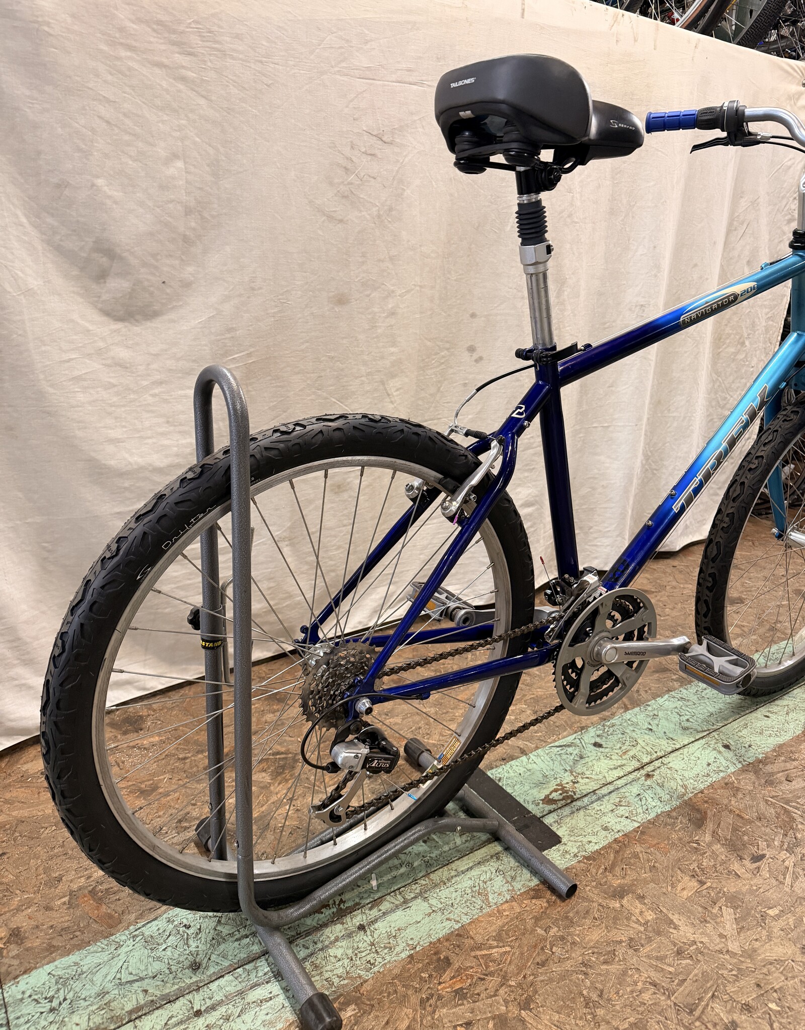 19" Trek Navigator 200 (1072) E1L