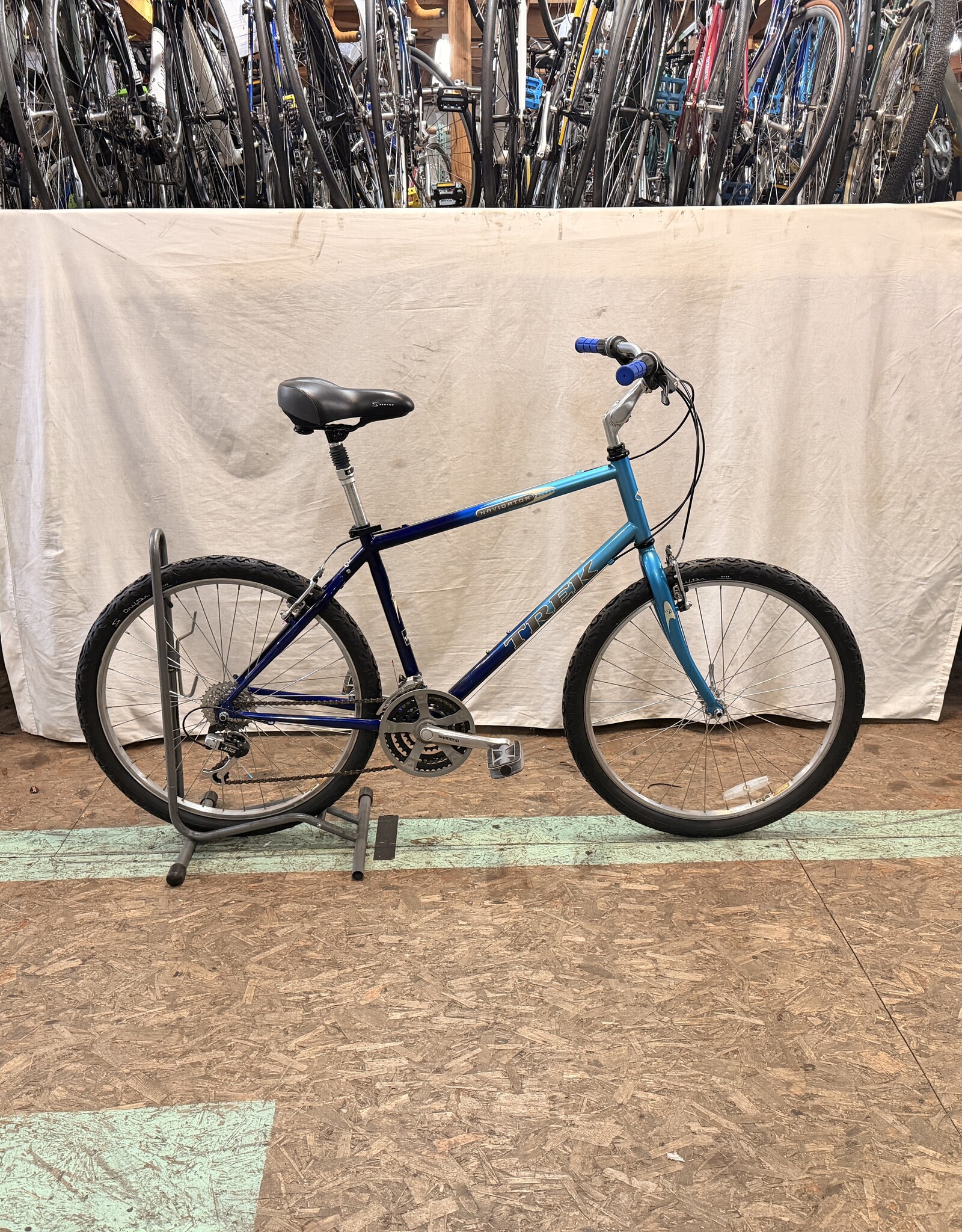 19" Trek Navigator 200 (1072) E1L