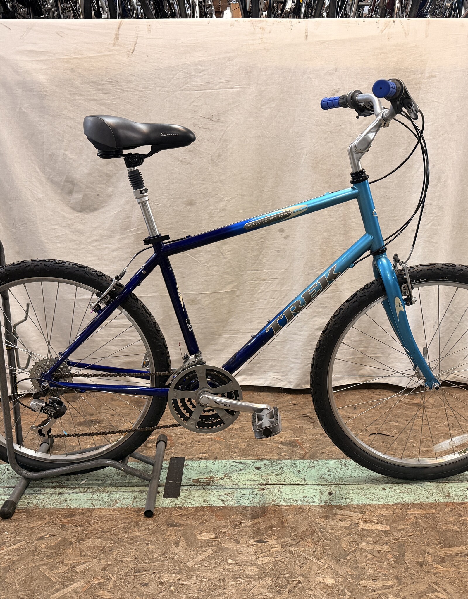 19" Trek Navigator 200 (1072) E1L
