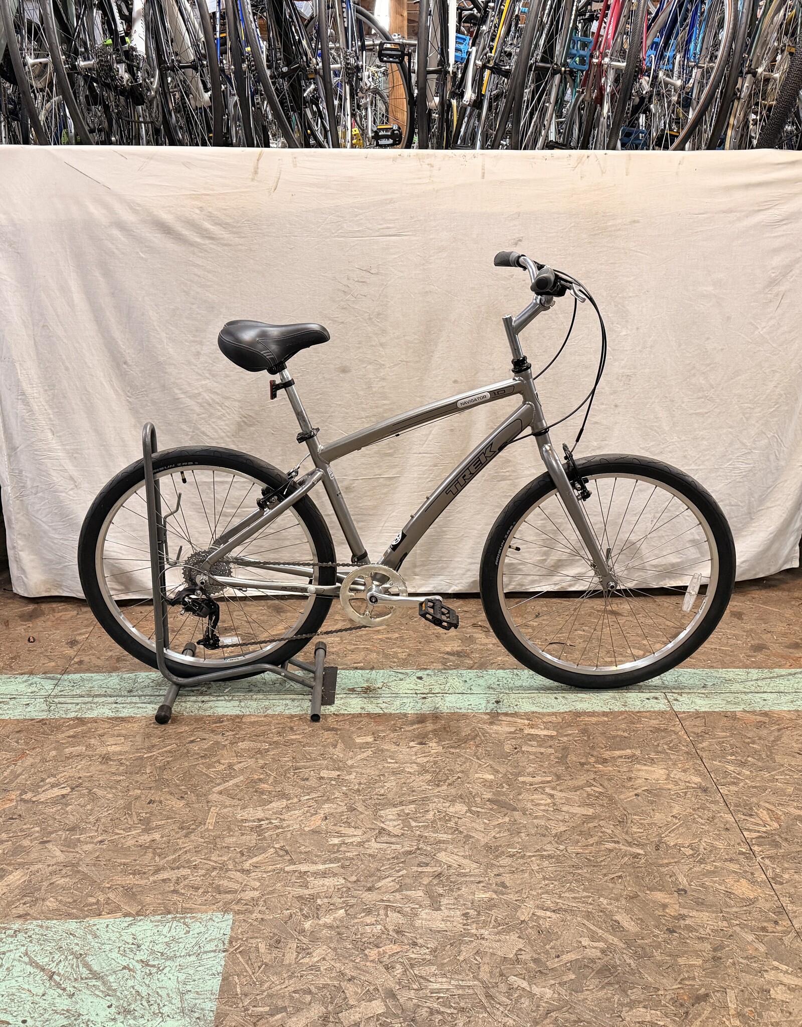 18" Trek Navigator 1.0 (438D) C5L