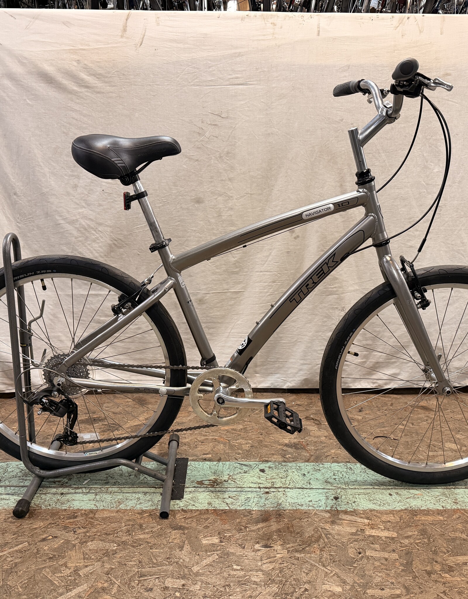 18" Trek Navigator 1.0 (438D) C5L
