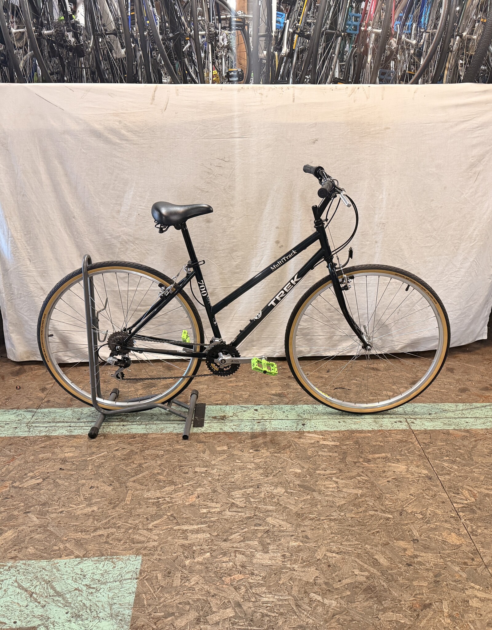 17" Trek 700 step thru (5R65) K3U