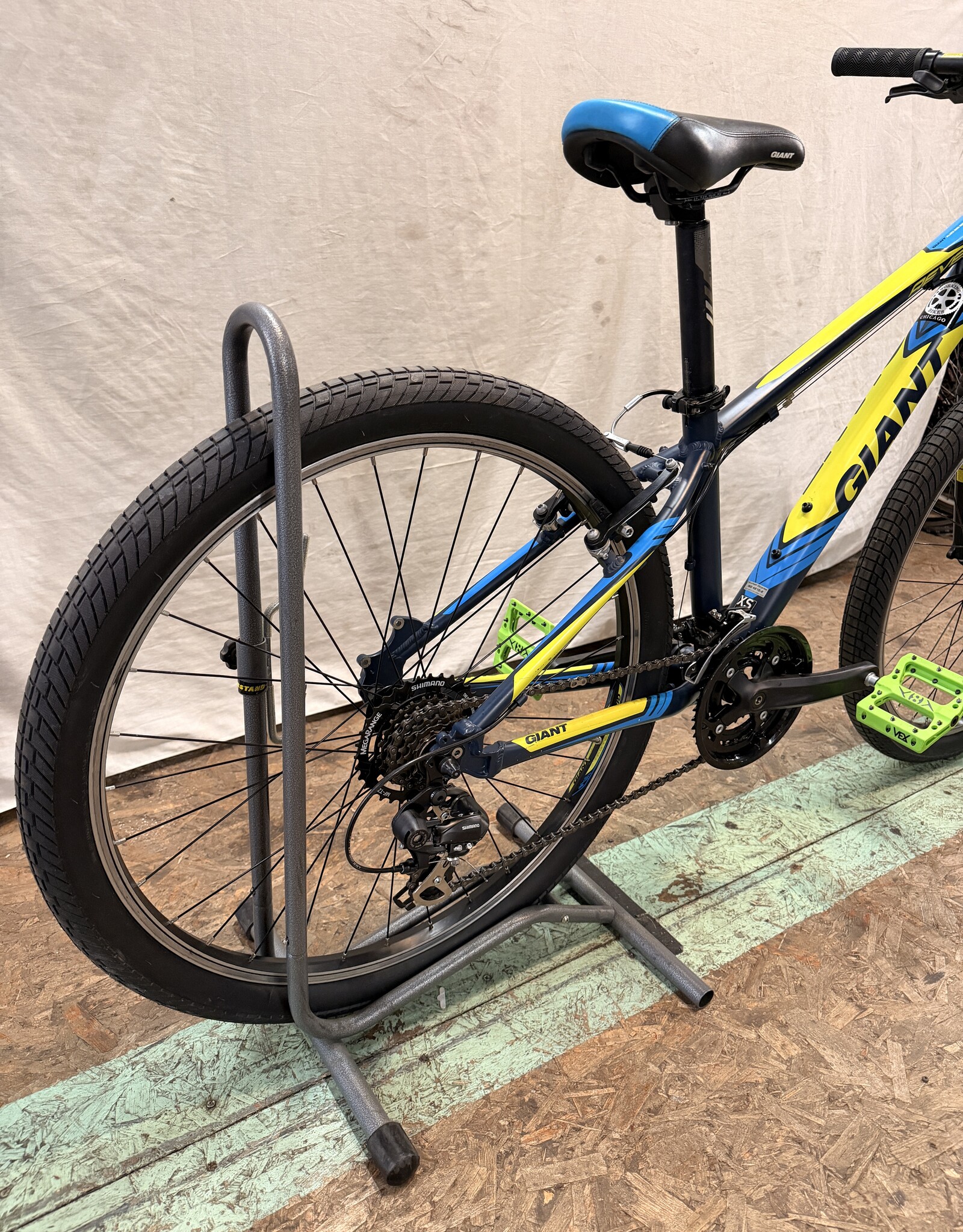 14" Giant Revel (2447) K1U